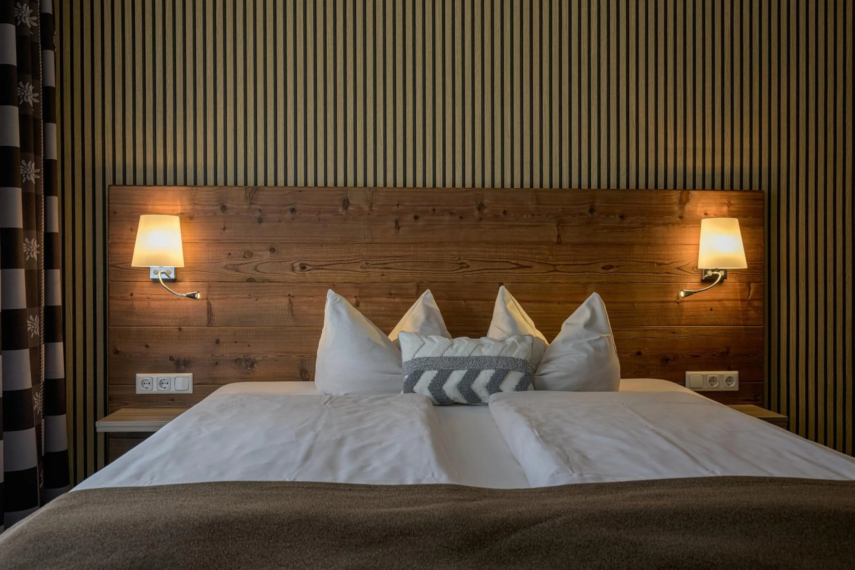 Bed in Hotel Alpensonne