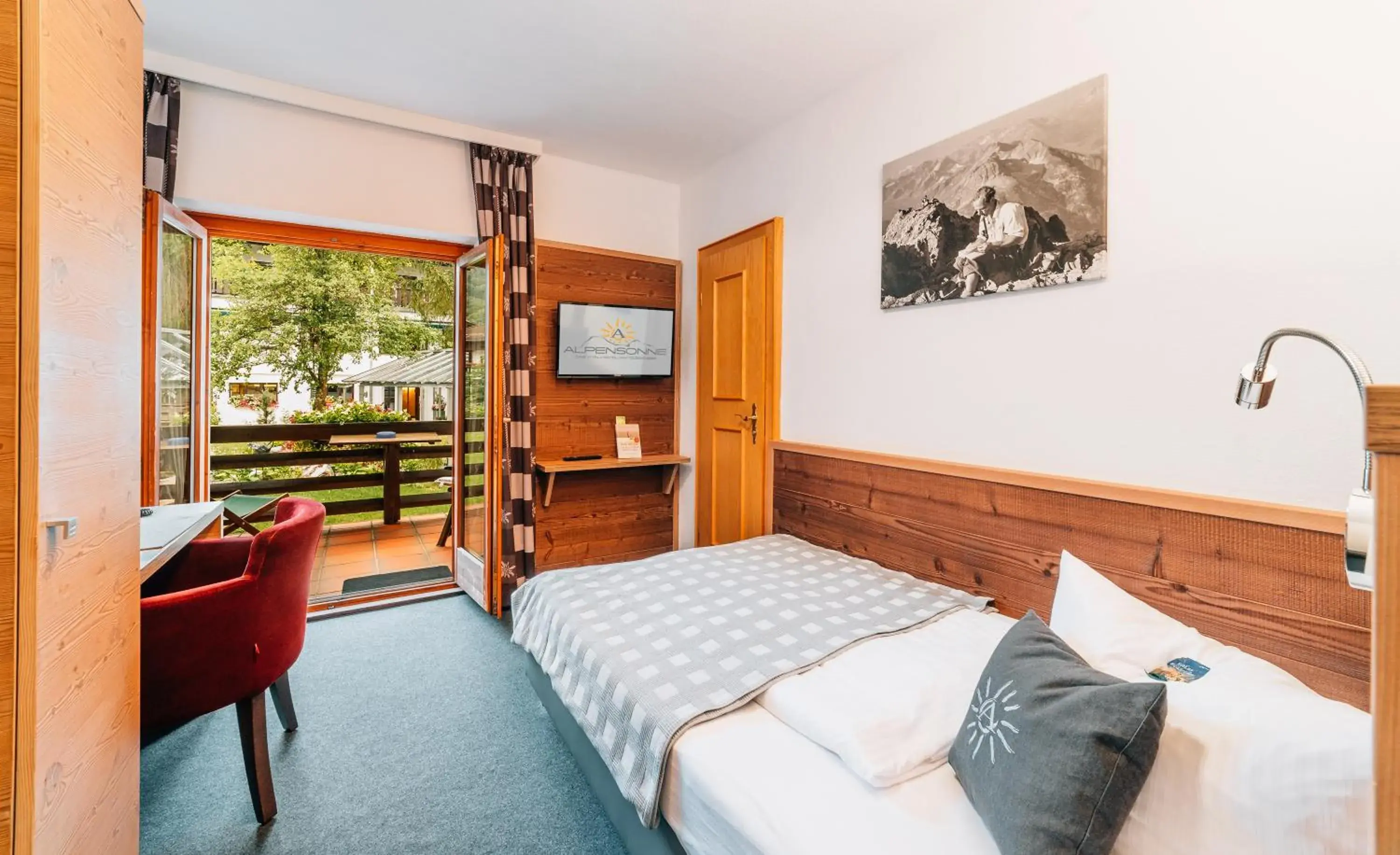 Single Room/ Balcony - single occupancy in Hotel Alpensonne Single Room/ Balcony - single occupancy in Hotel Alpensonne