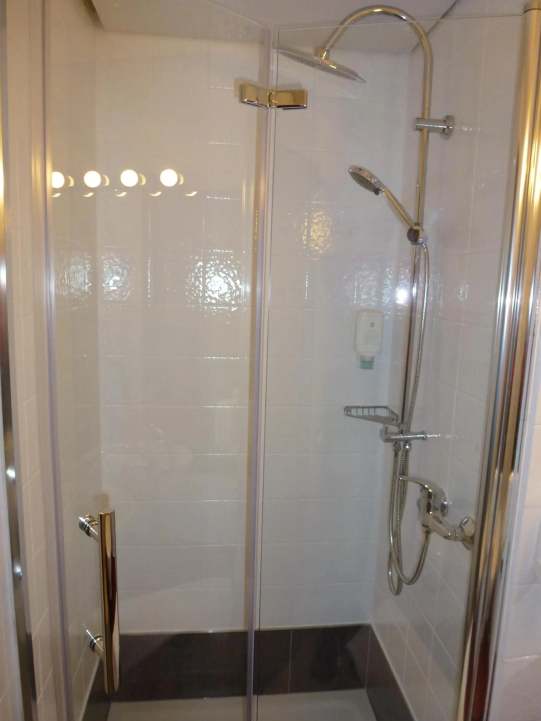 Shower in Hotel Wildunger Hof mit Gemeinschaftsküche