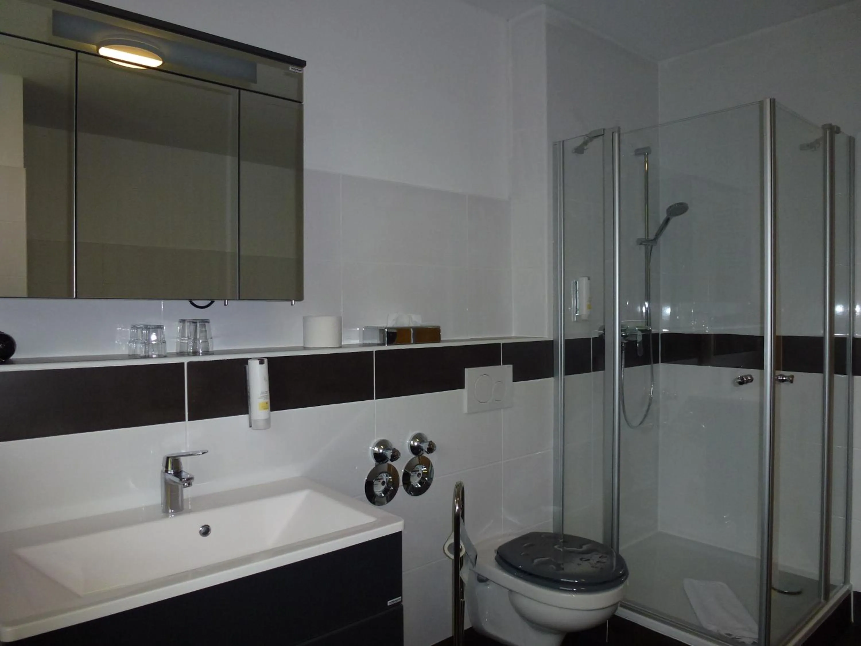 Bathroom in Hotel Wildunger Hof mit Gemeinschaftsküche