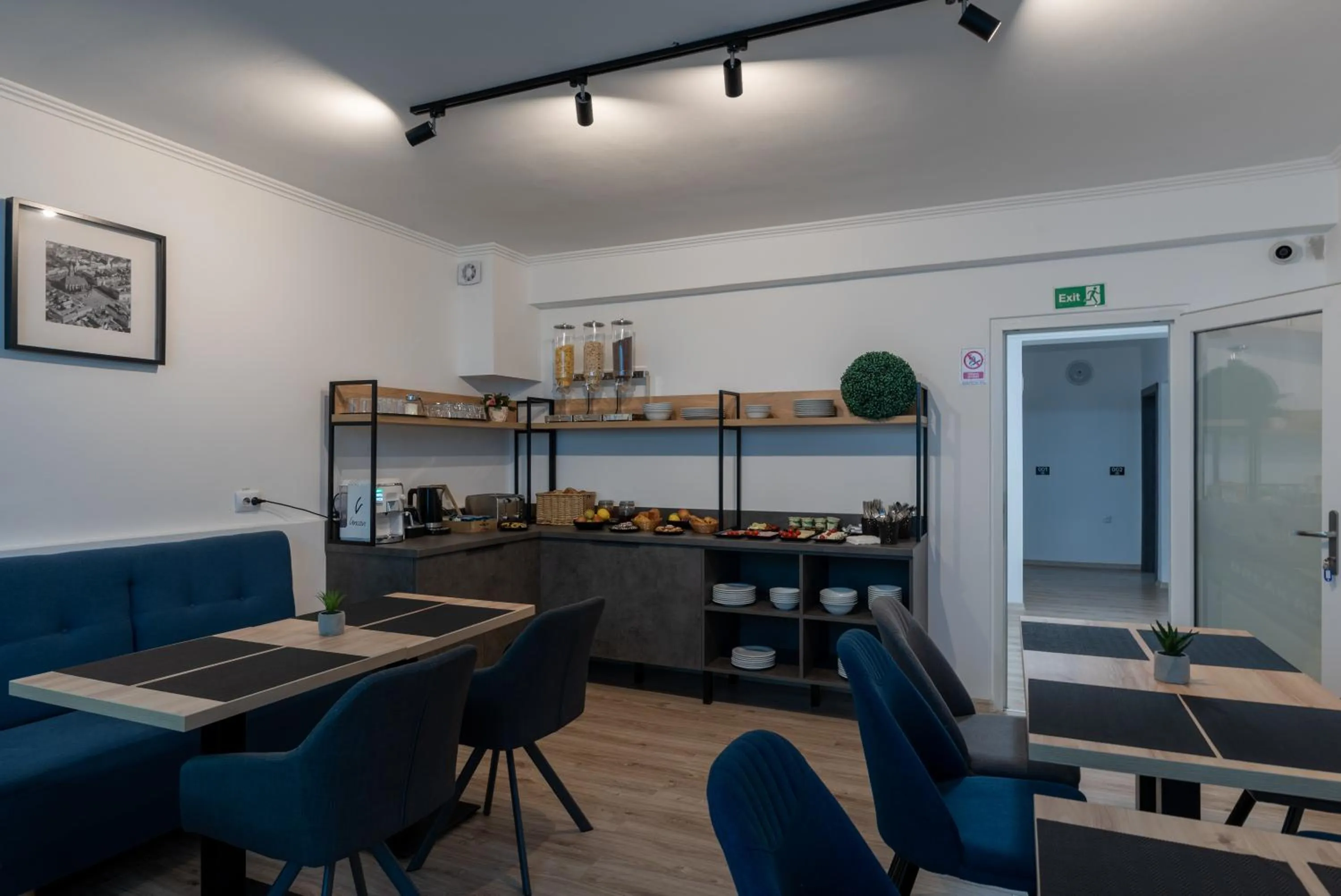 Restaurant/places to eat in Hotel PASO