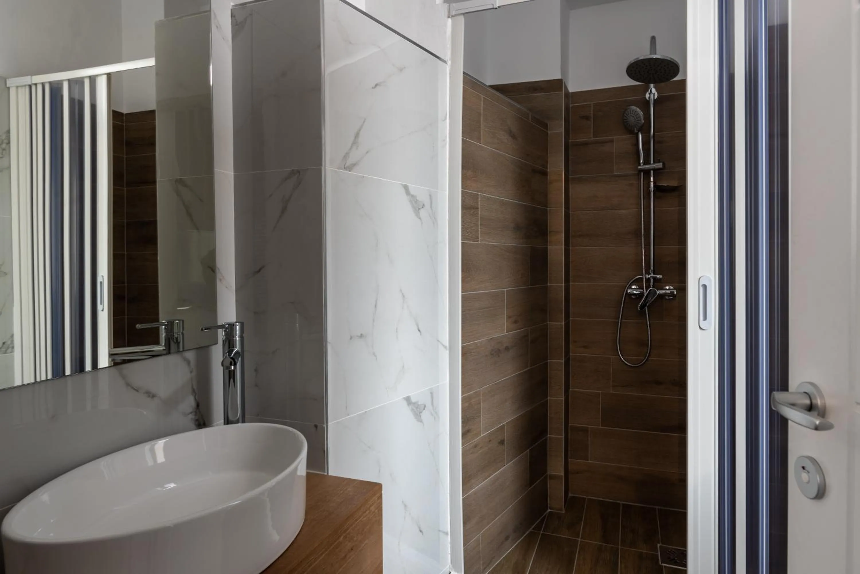 Shower in Hotel PASO