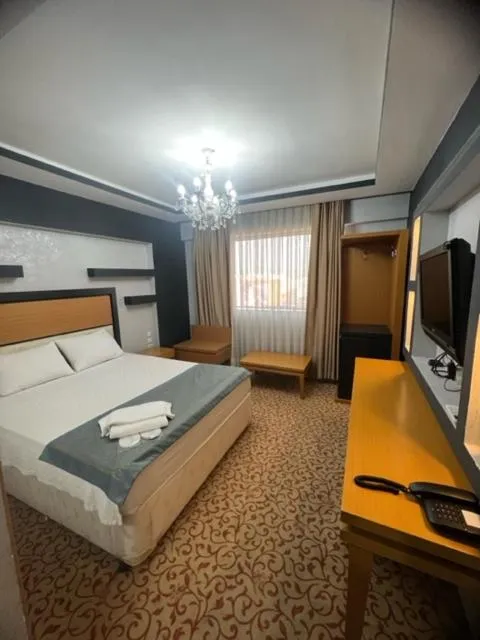 Photo of the whole room, Bed in Ünaten otel