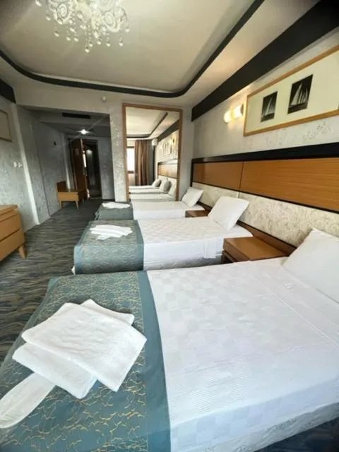 Photo of the whole room, Bed in Ünaten otel