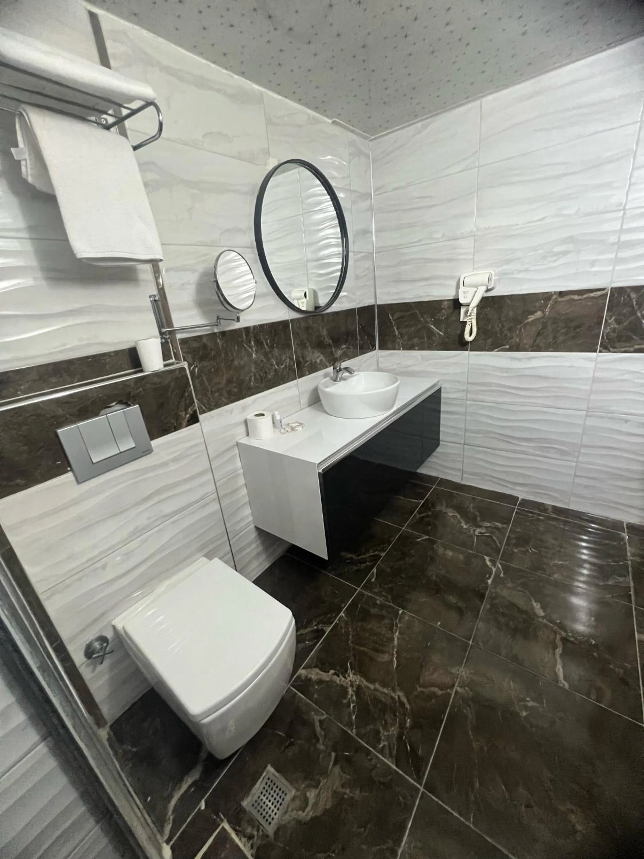 Bathroom in Ünaten otel