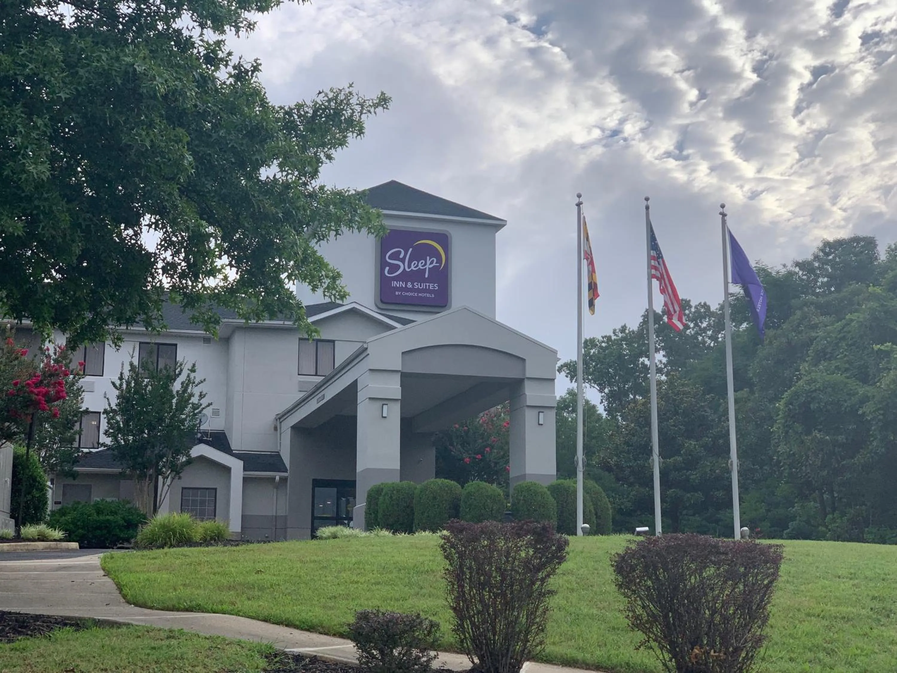 Property building in Sleep Inn & Suites California MD