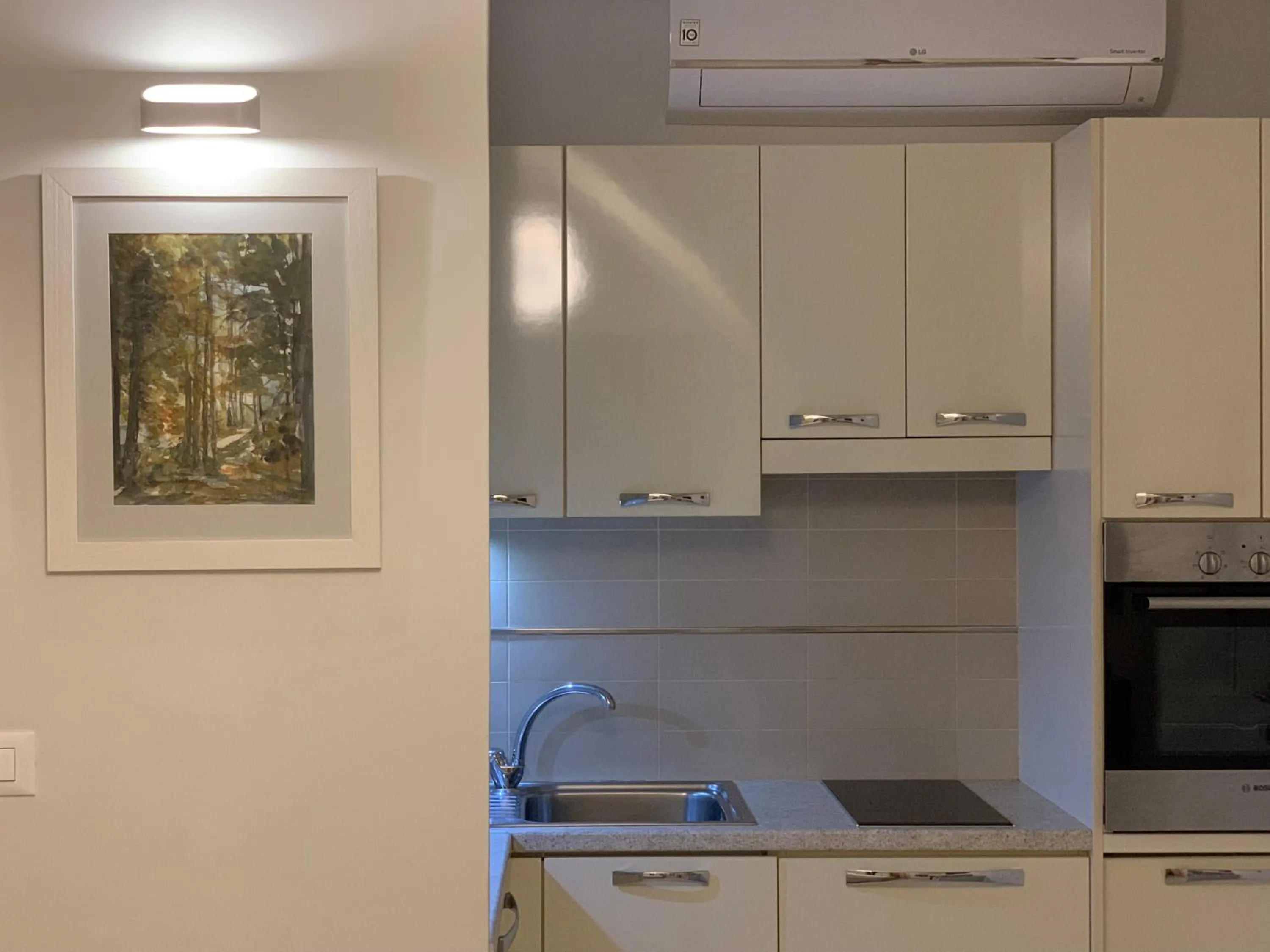 Kitchen or kitchenette in Rouchotas Apartments