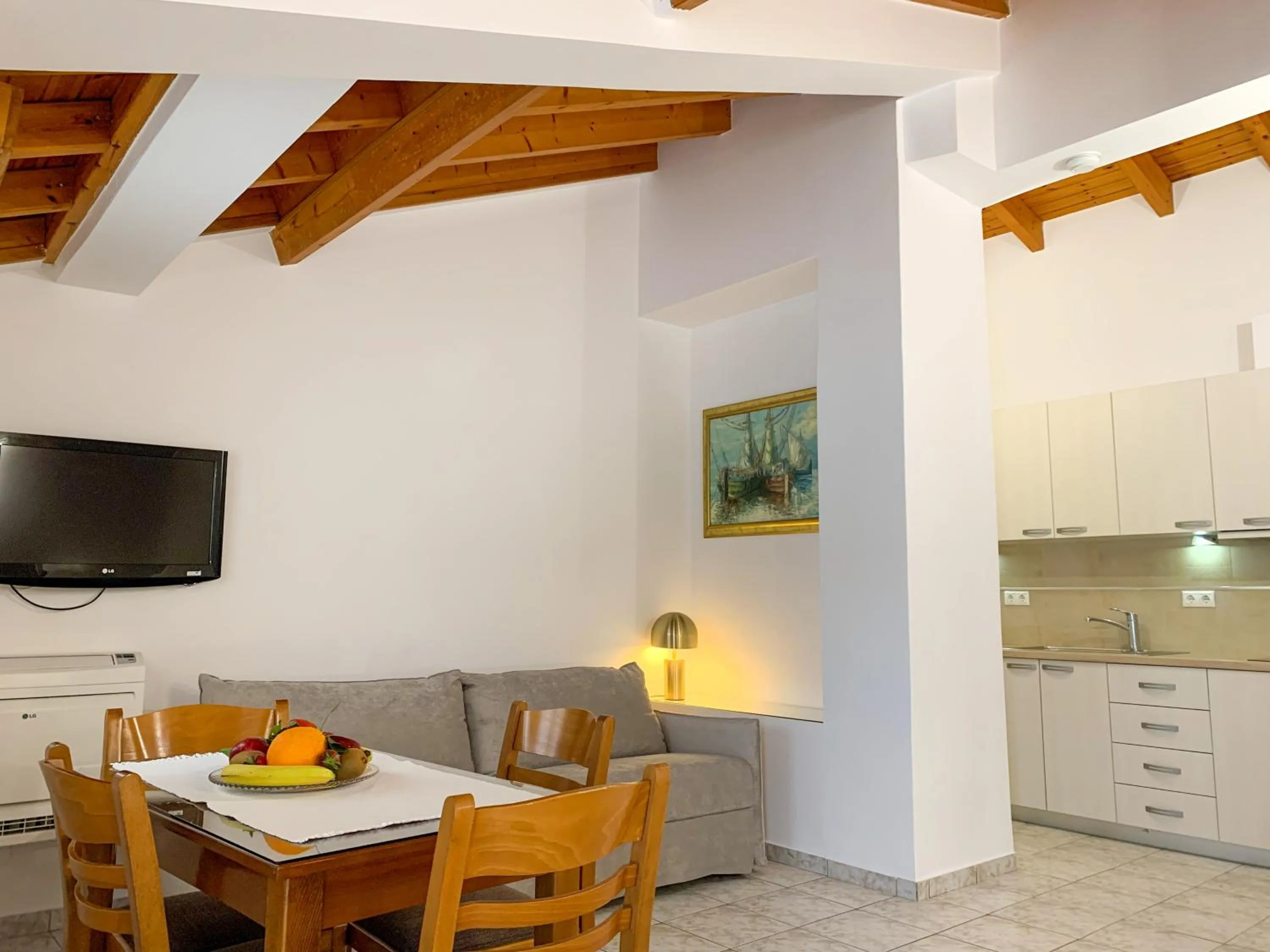 Dining area in Rouchotas Apartments