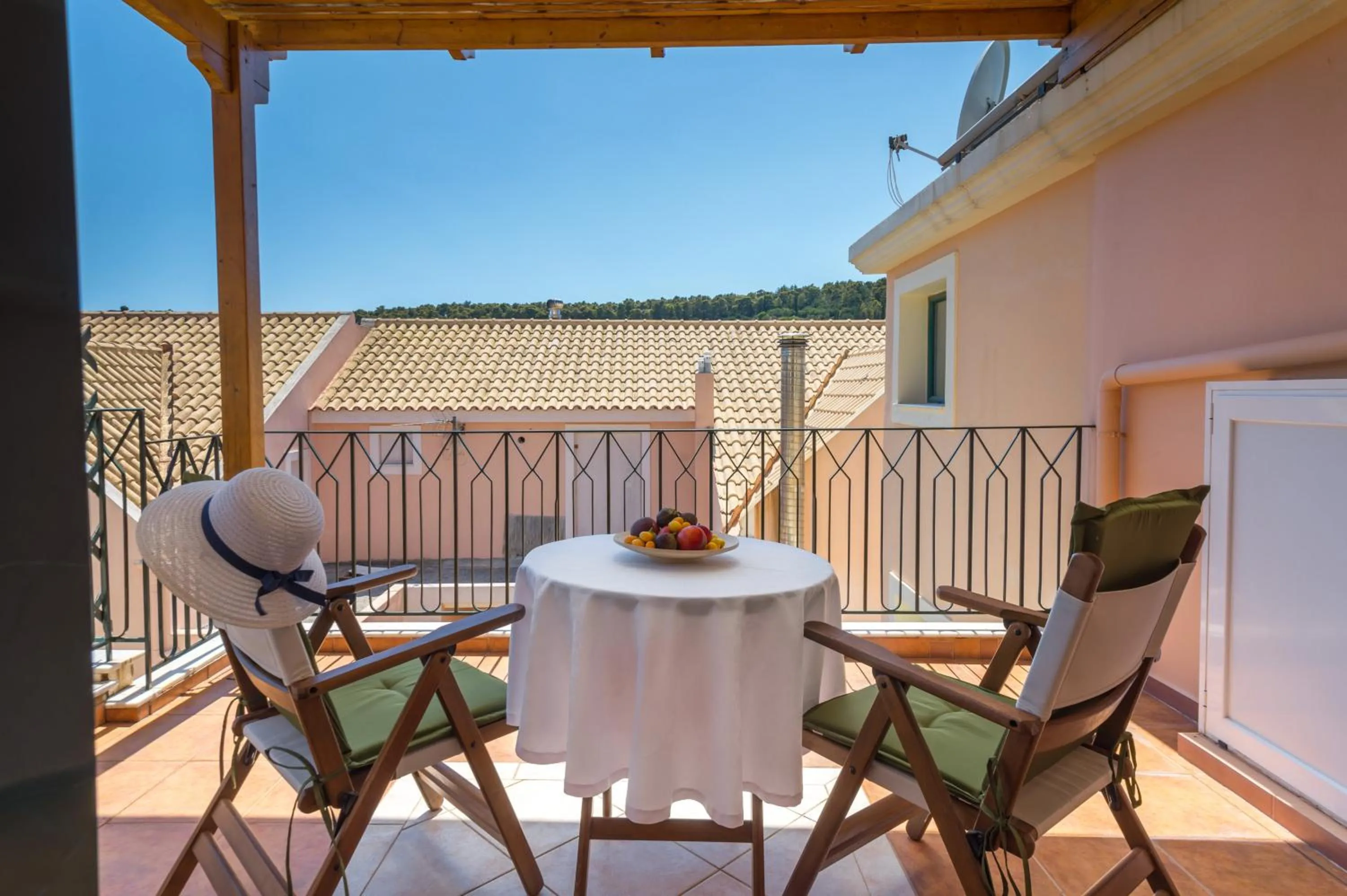 Neighbourhood in Rouchotas Apartments