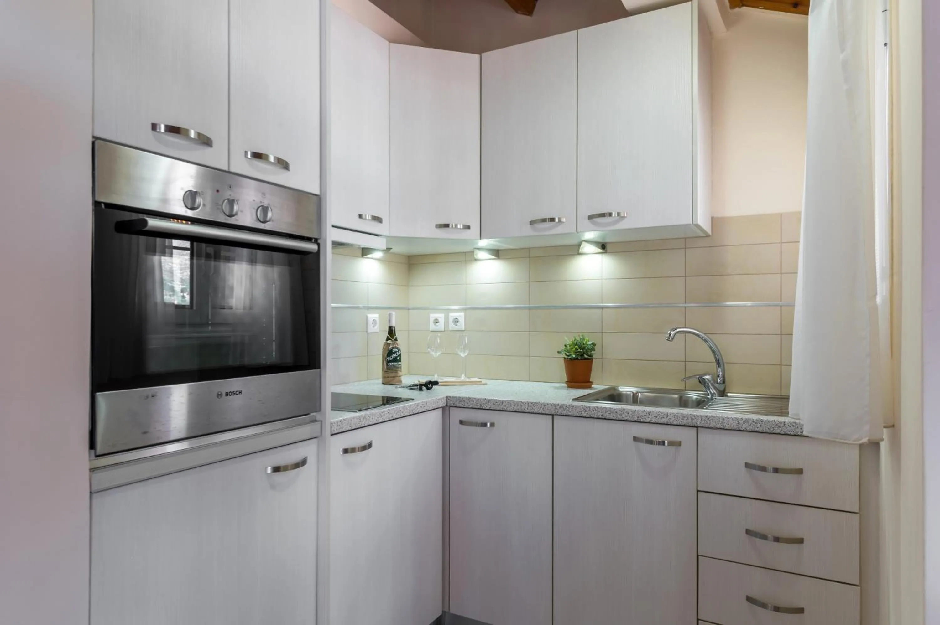 Kitchen or kitchenette in Rouchotas Apartments