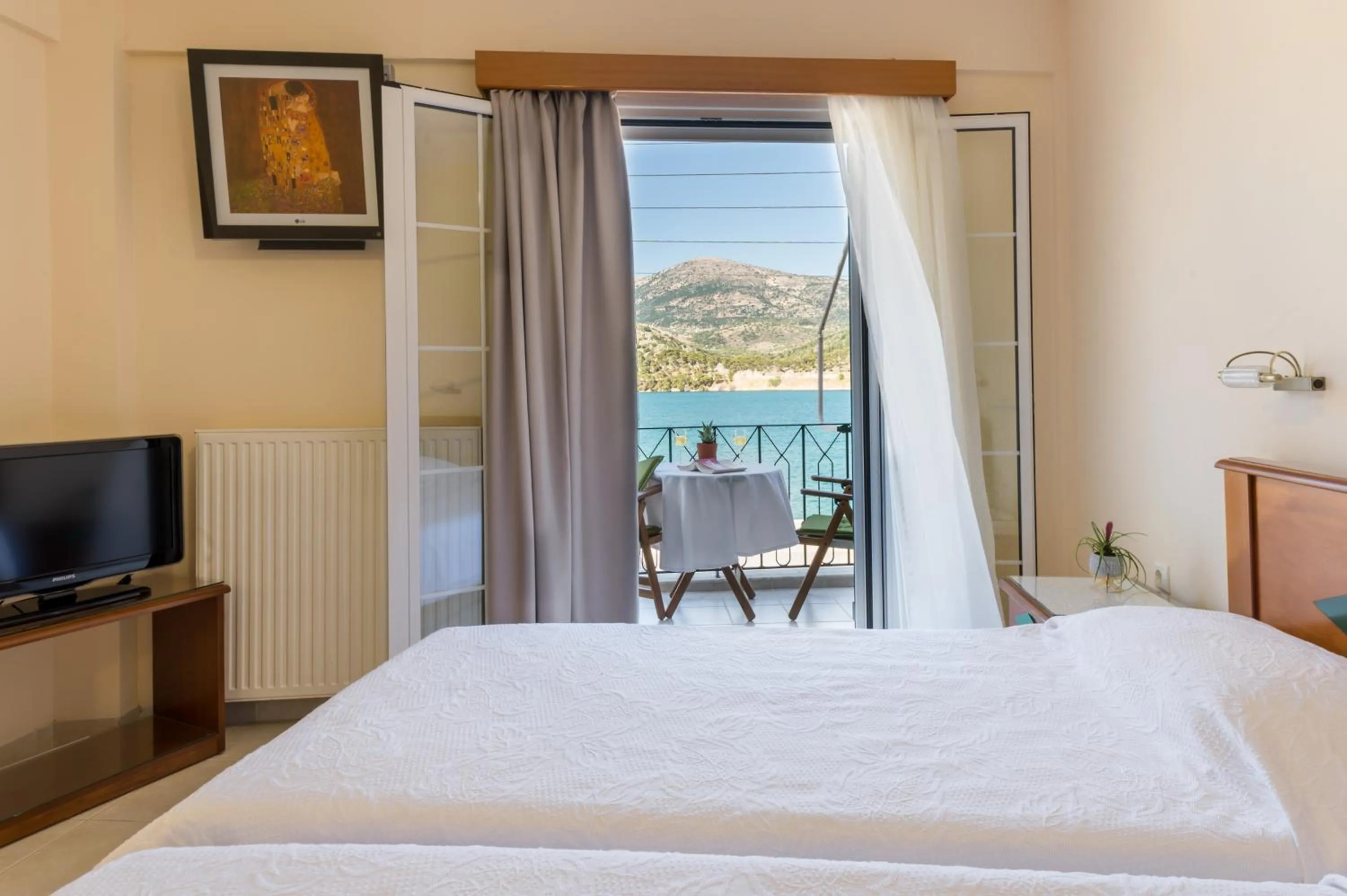 air conditioner, Bed in Rouchotas Apartments