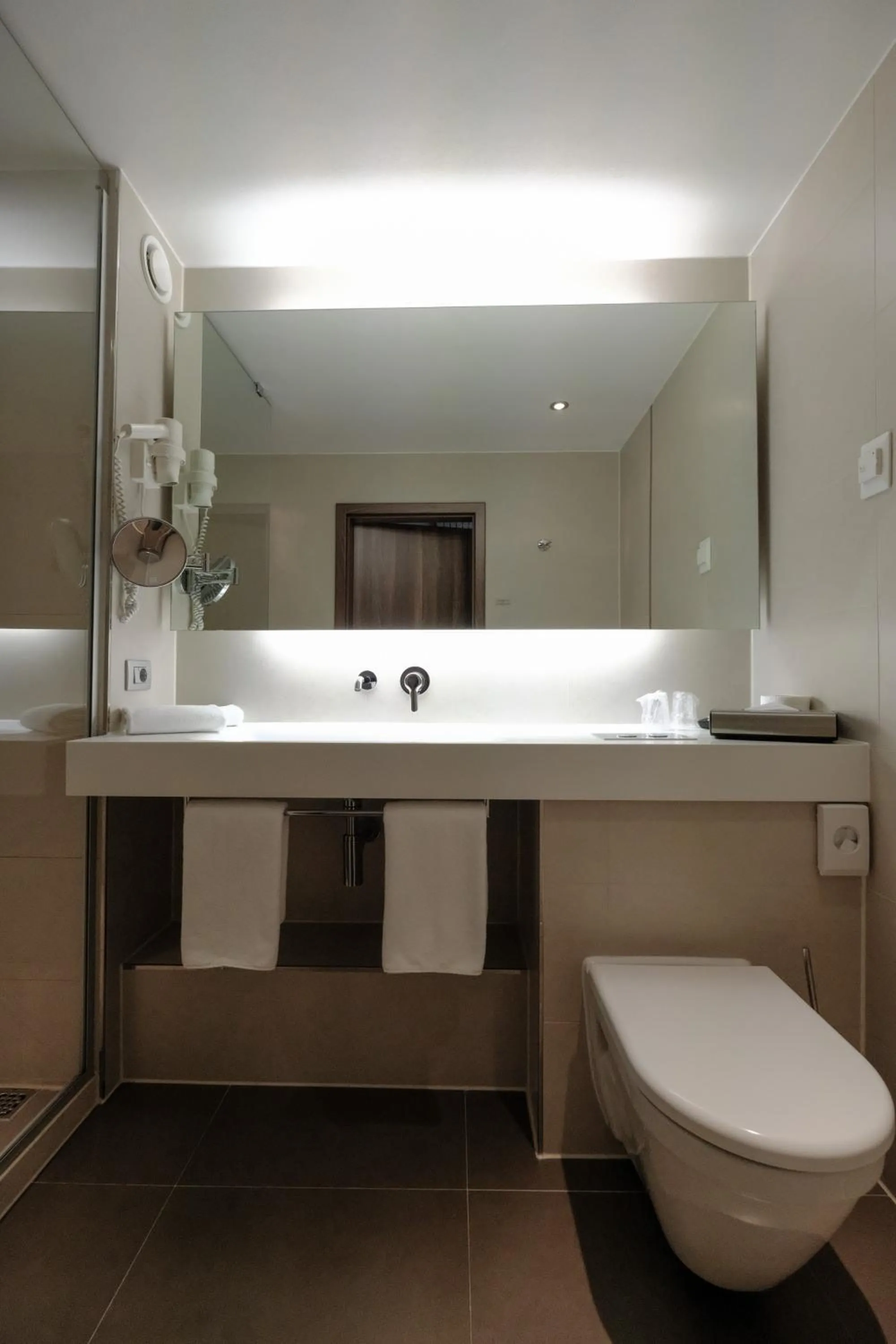 Toilet in Business Hotel Astrum Laus