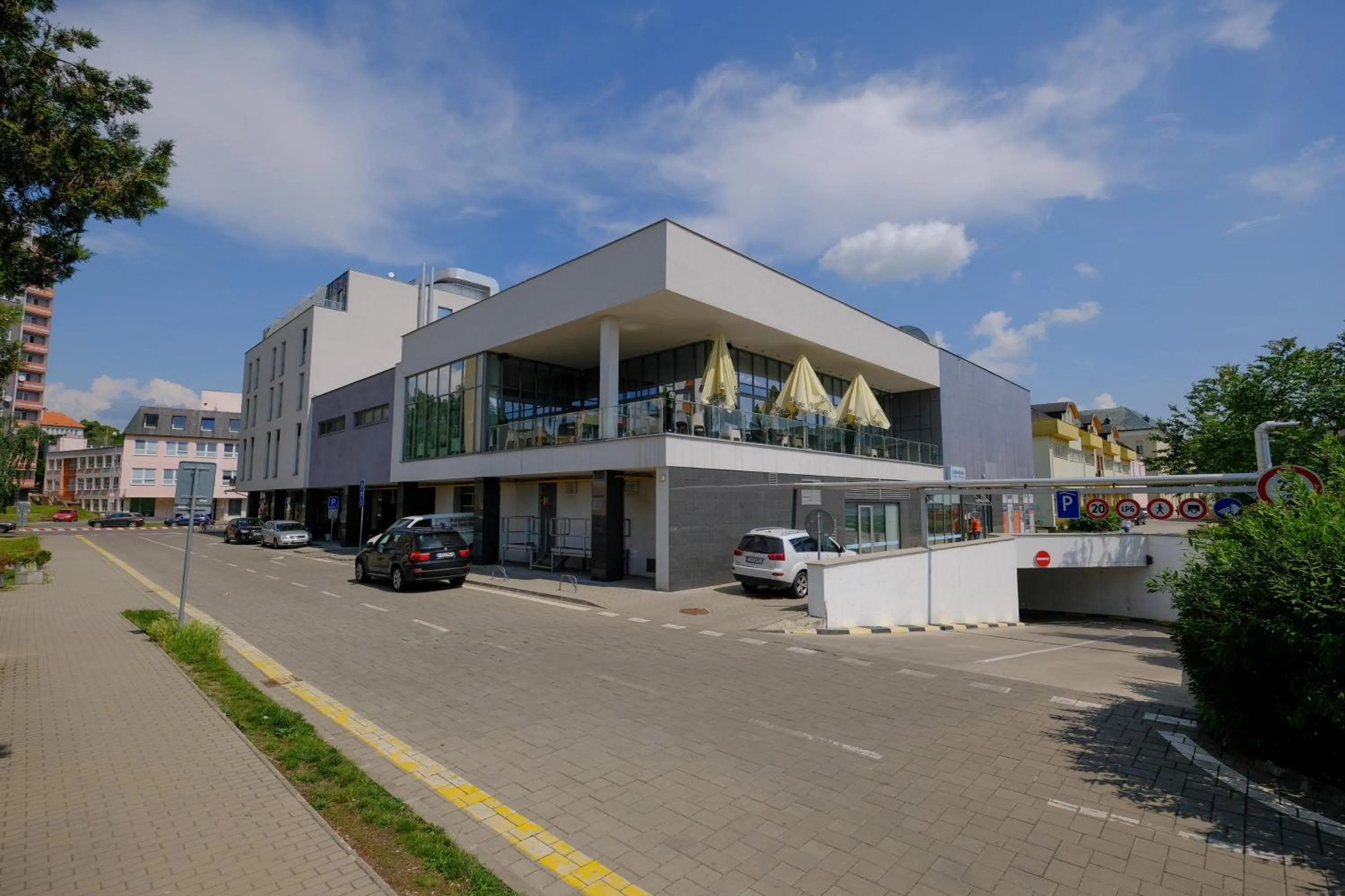 Facade/entrance in Business Hotel Astrum Laus