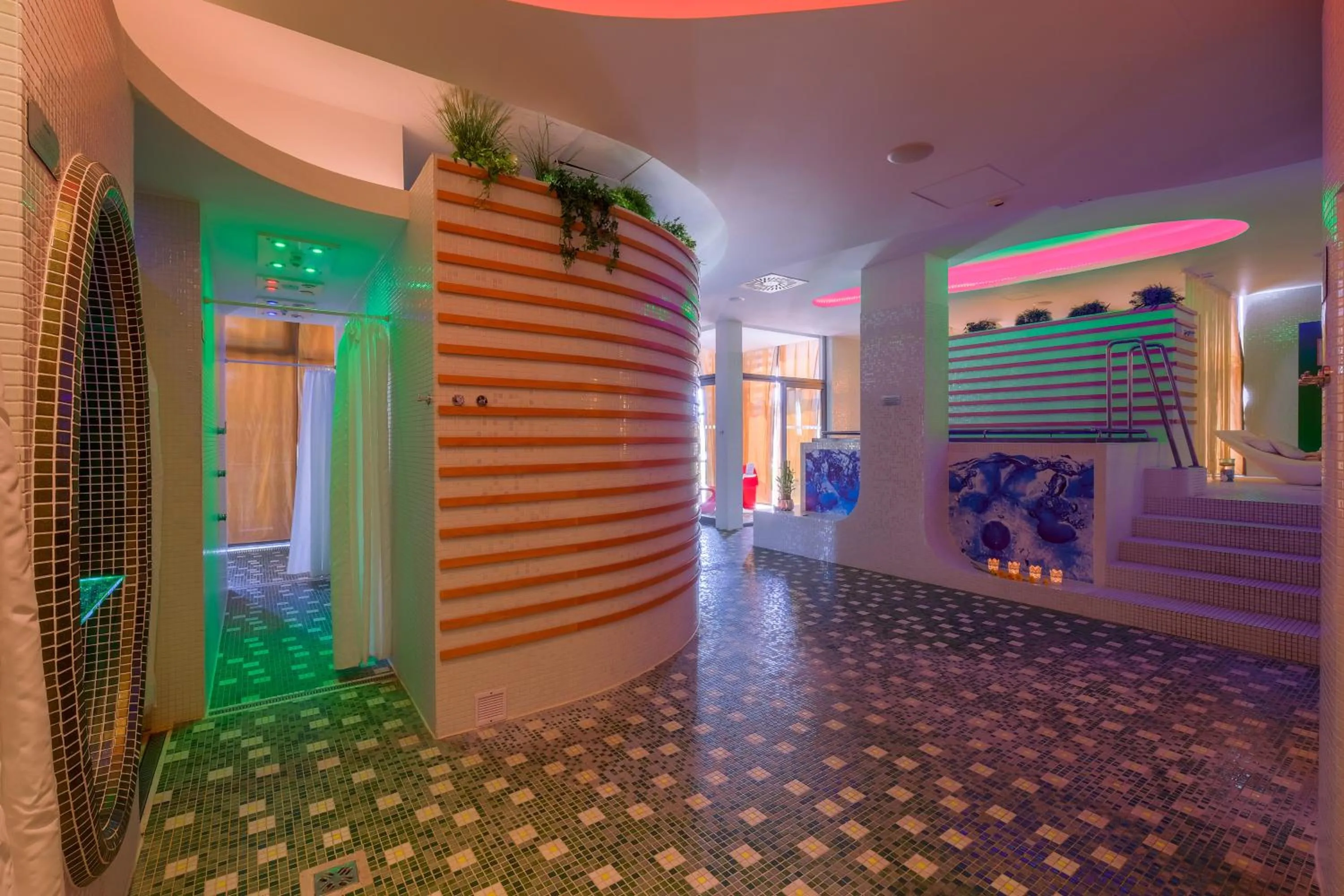 Hot Tub in Business Hotel Astrum Laus