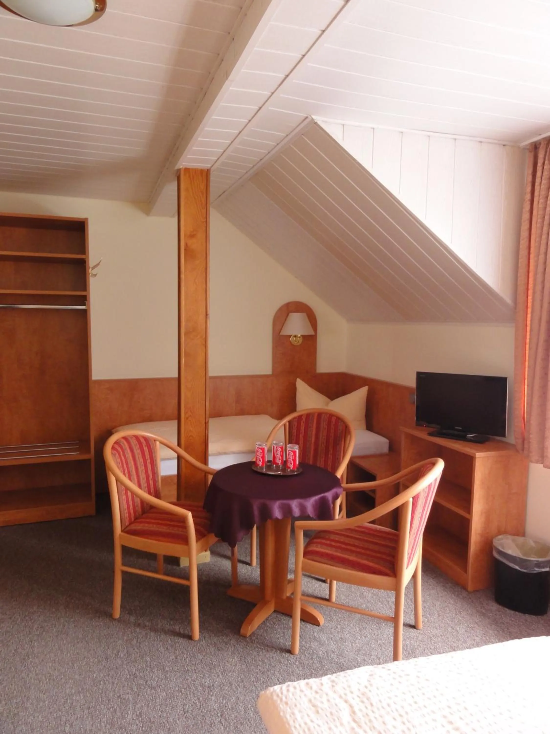 Photo of the whole room in Hotel Garni zu Melchendorf