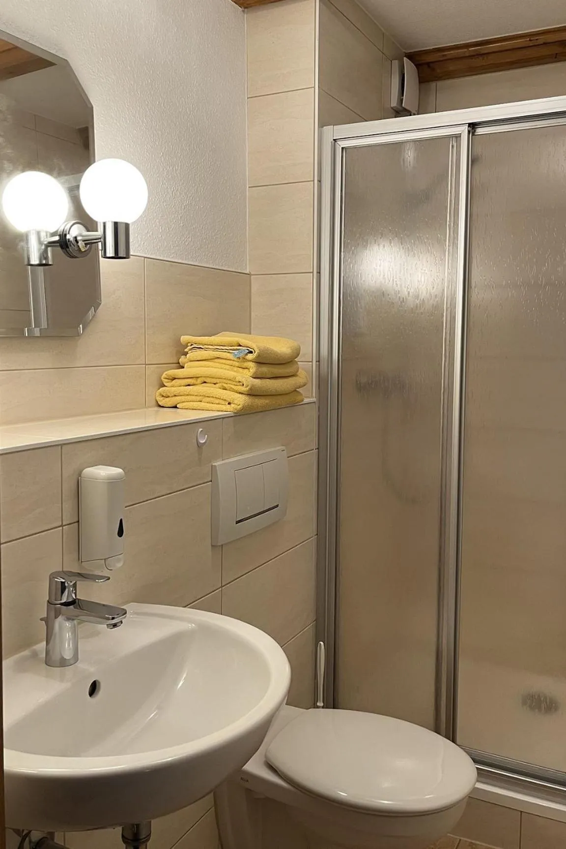 Bathroom in Hotel Garni zu Melchendorf