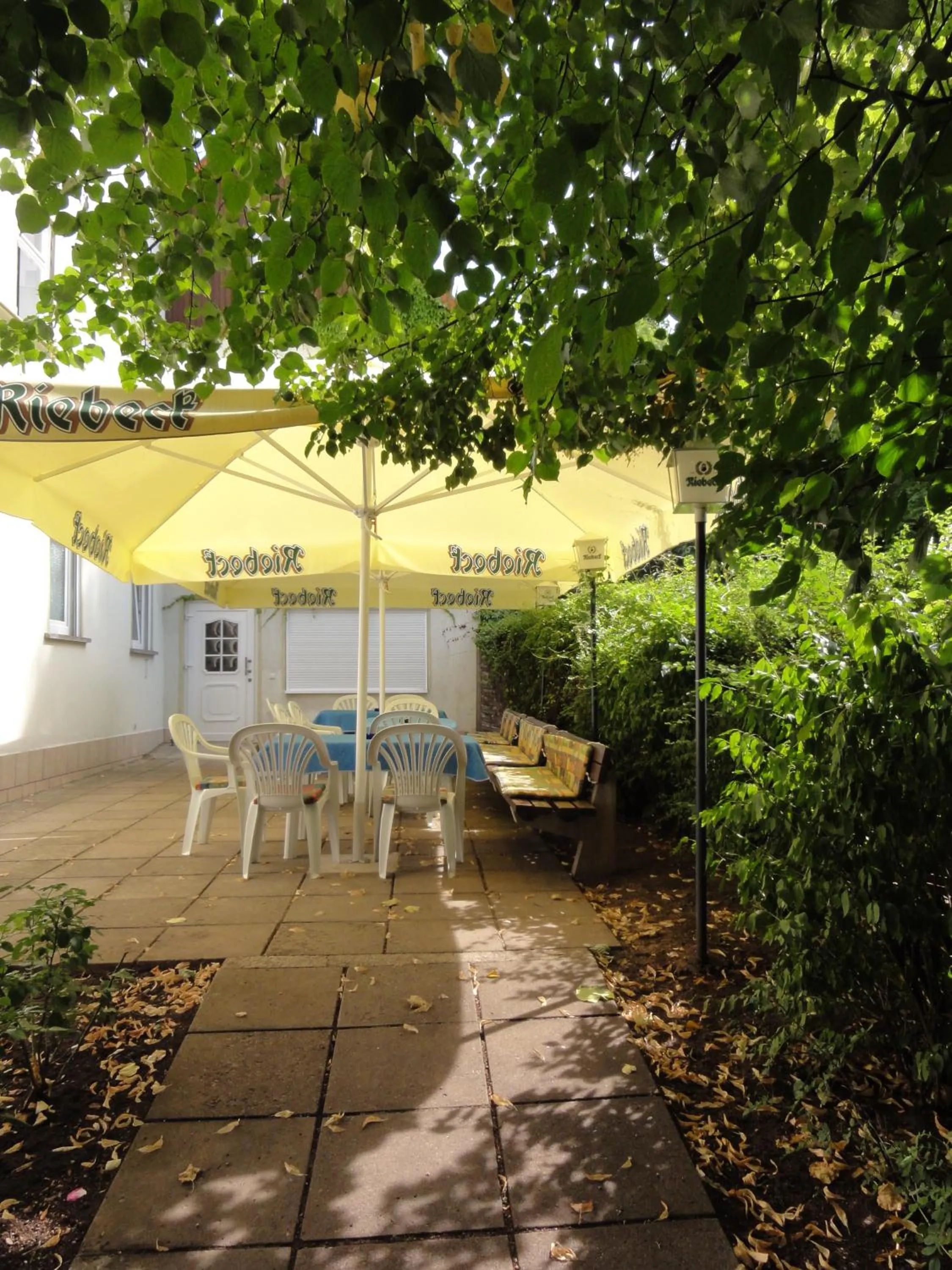 Patio in Hotel Garni zu Melchendorf