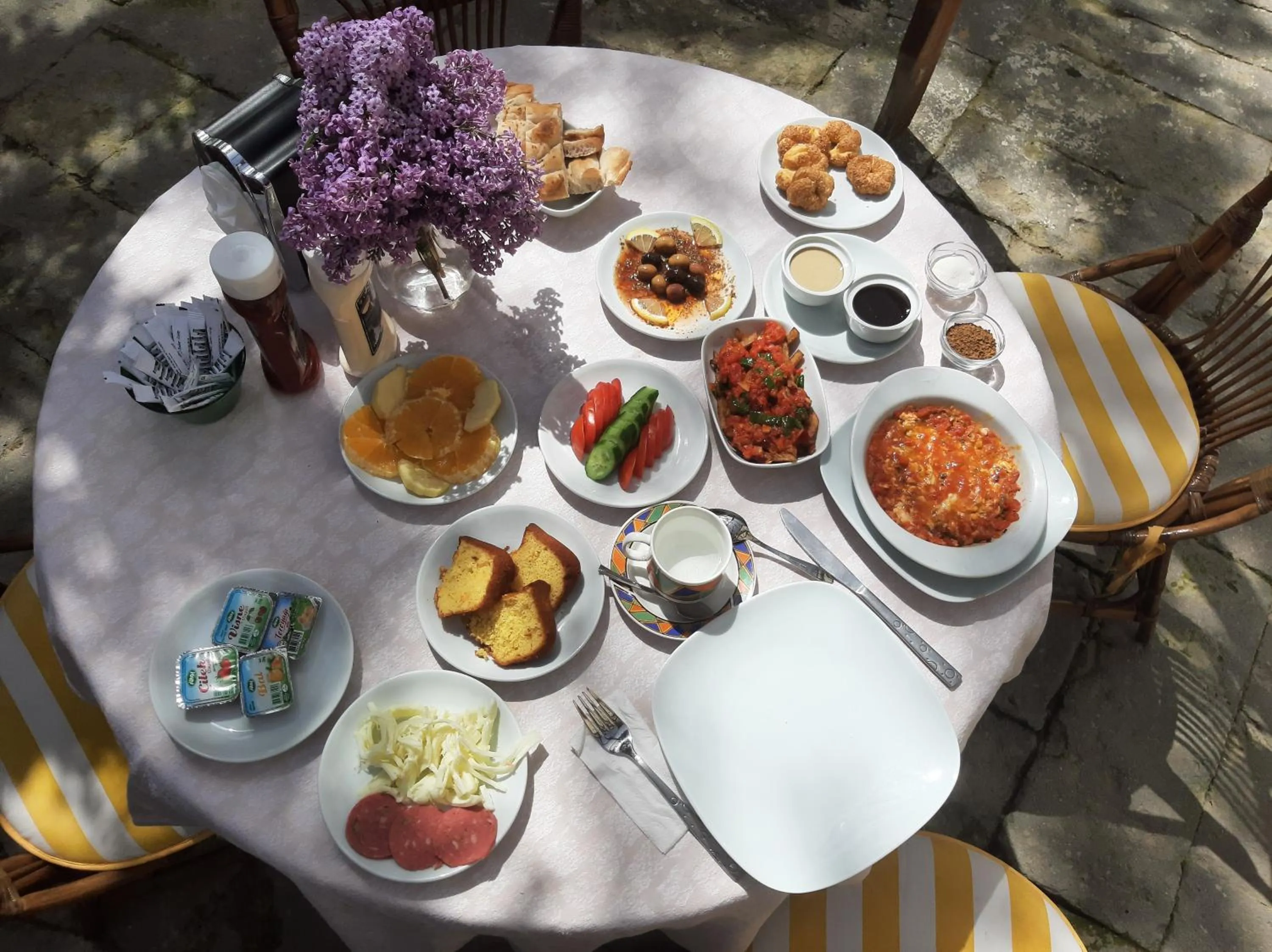 Breakfast in ARMEsos Cave Hotel