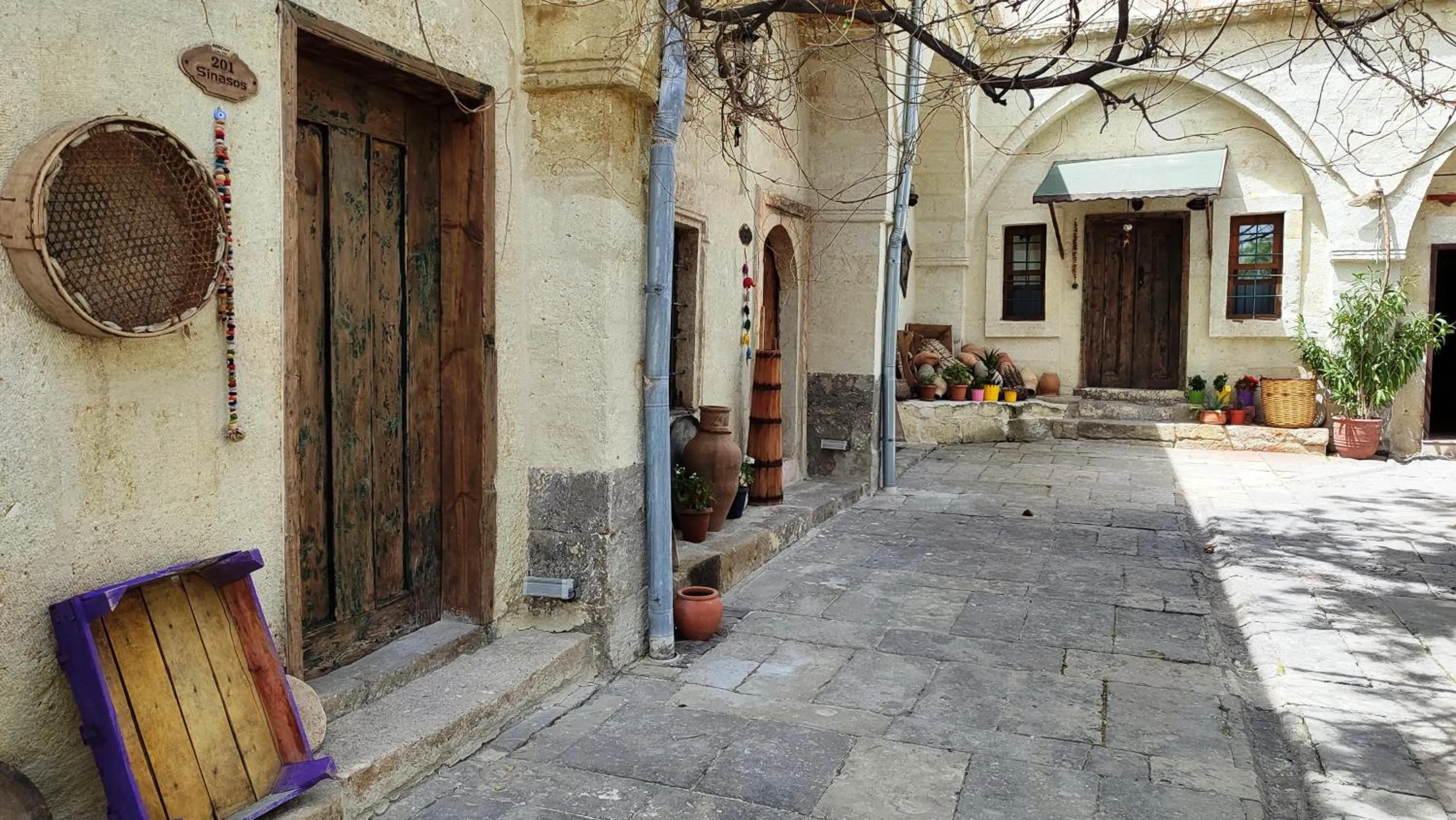 Facade/entrance in ARMEsos Cave Hotel