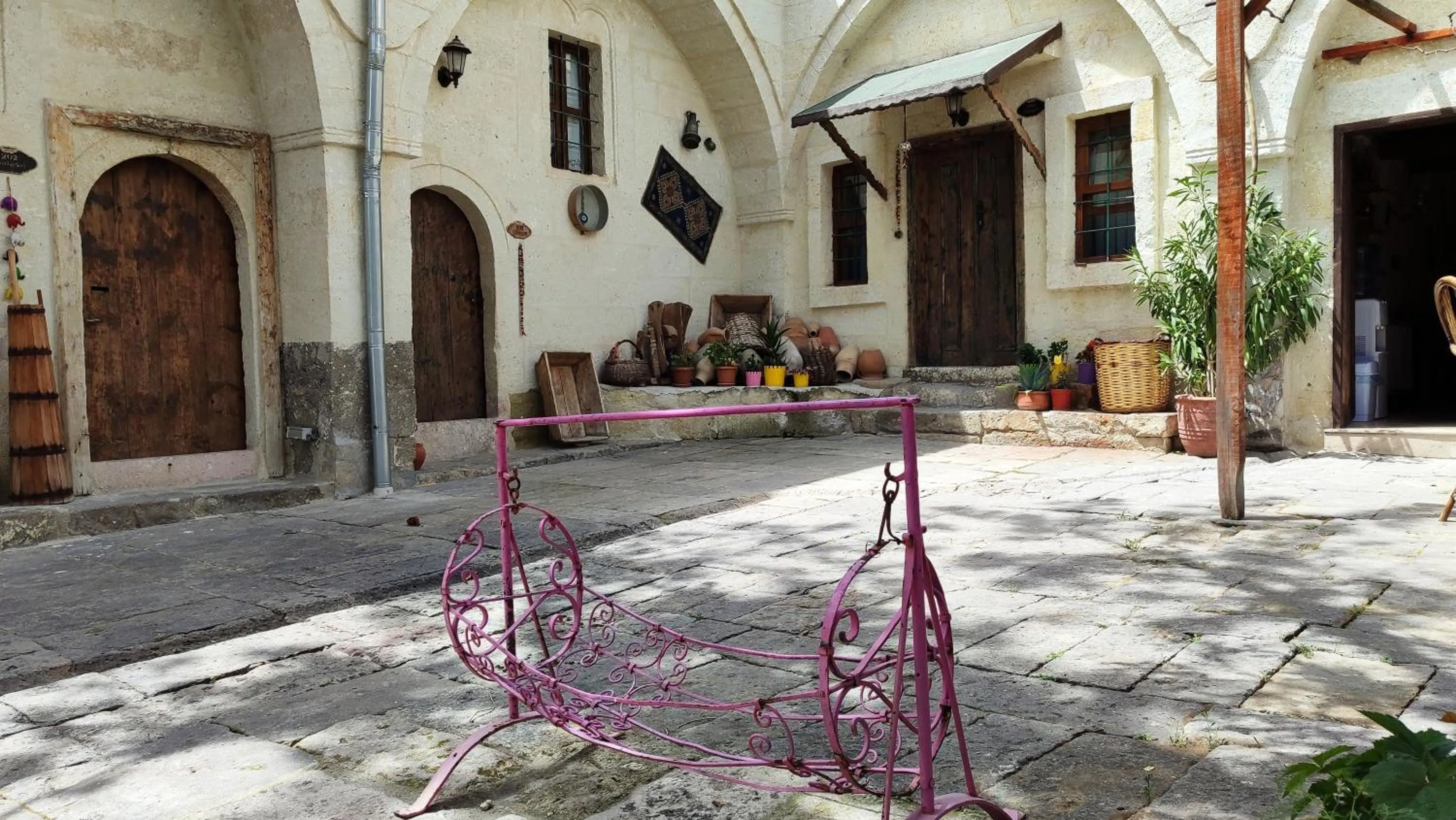 Facade/entrance in ARMEsos Cave Hotel