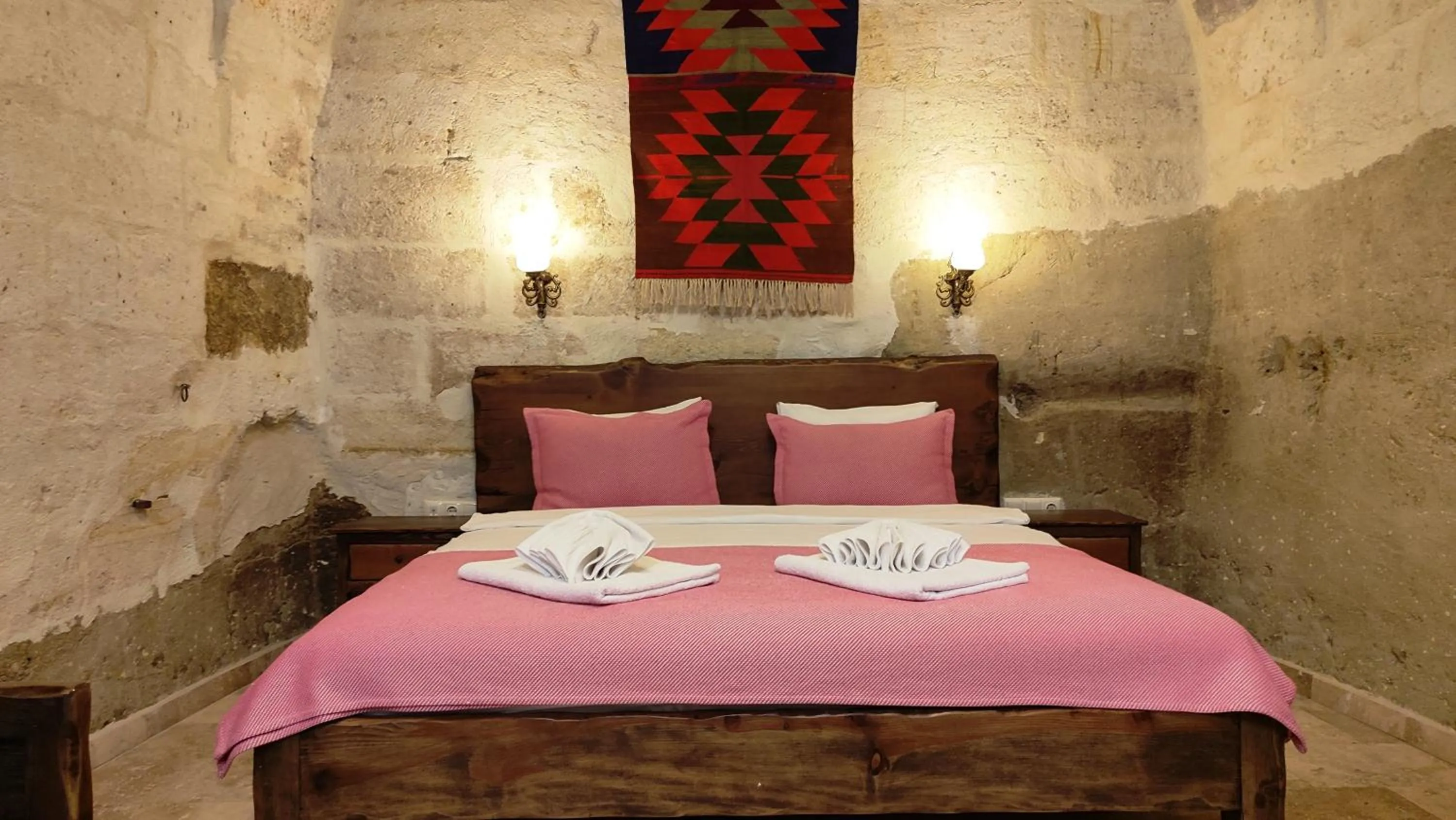 Bed in ARMEsos Cave Hotel