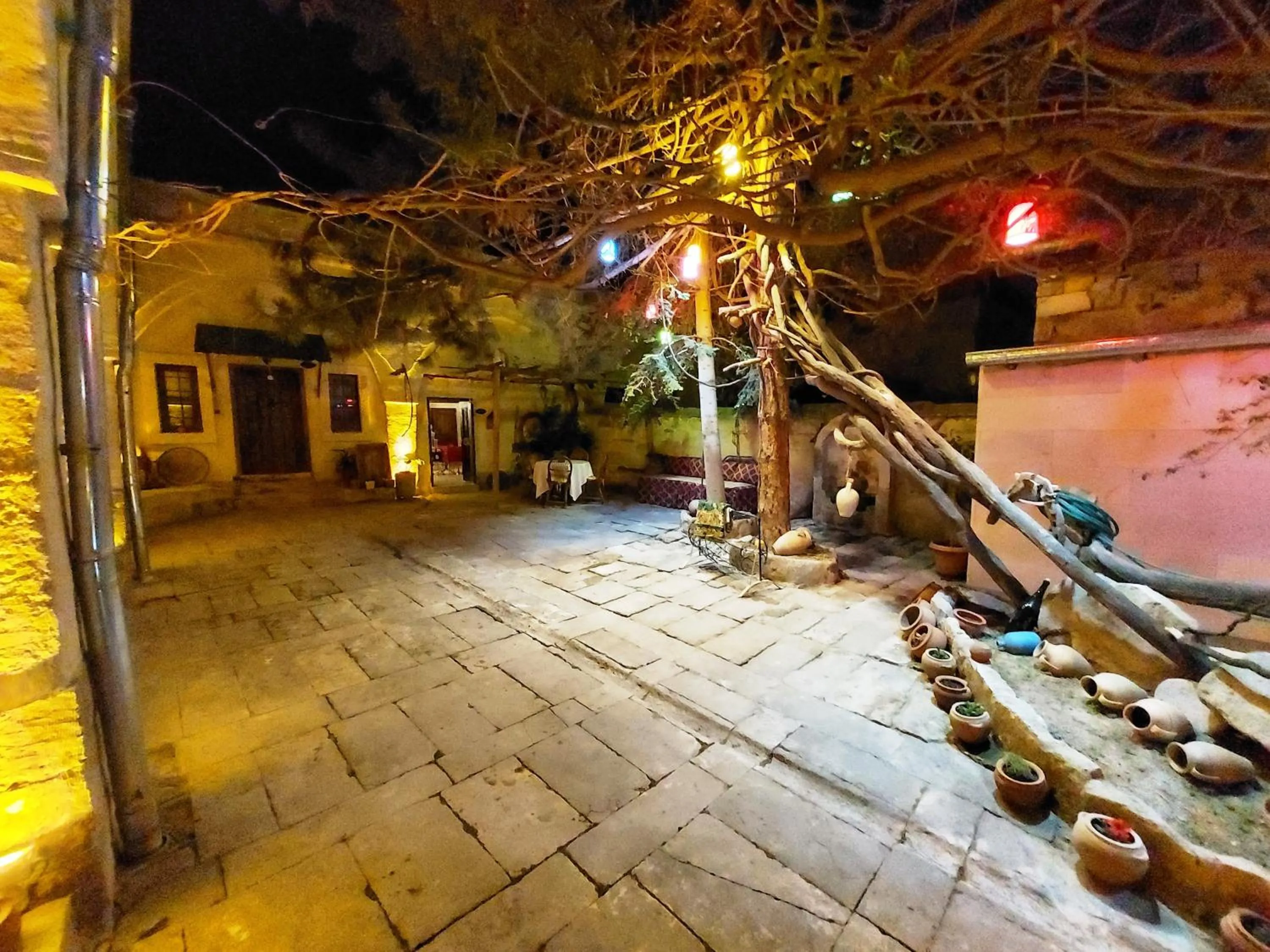 Facade/entrance in ARMEsos Cave Hotel