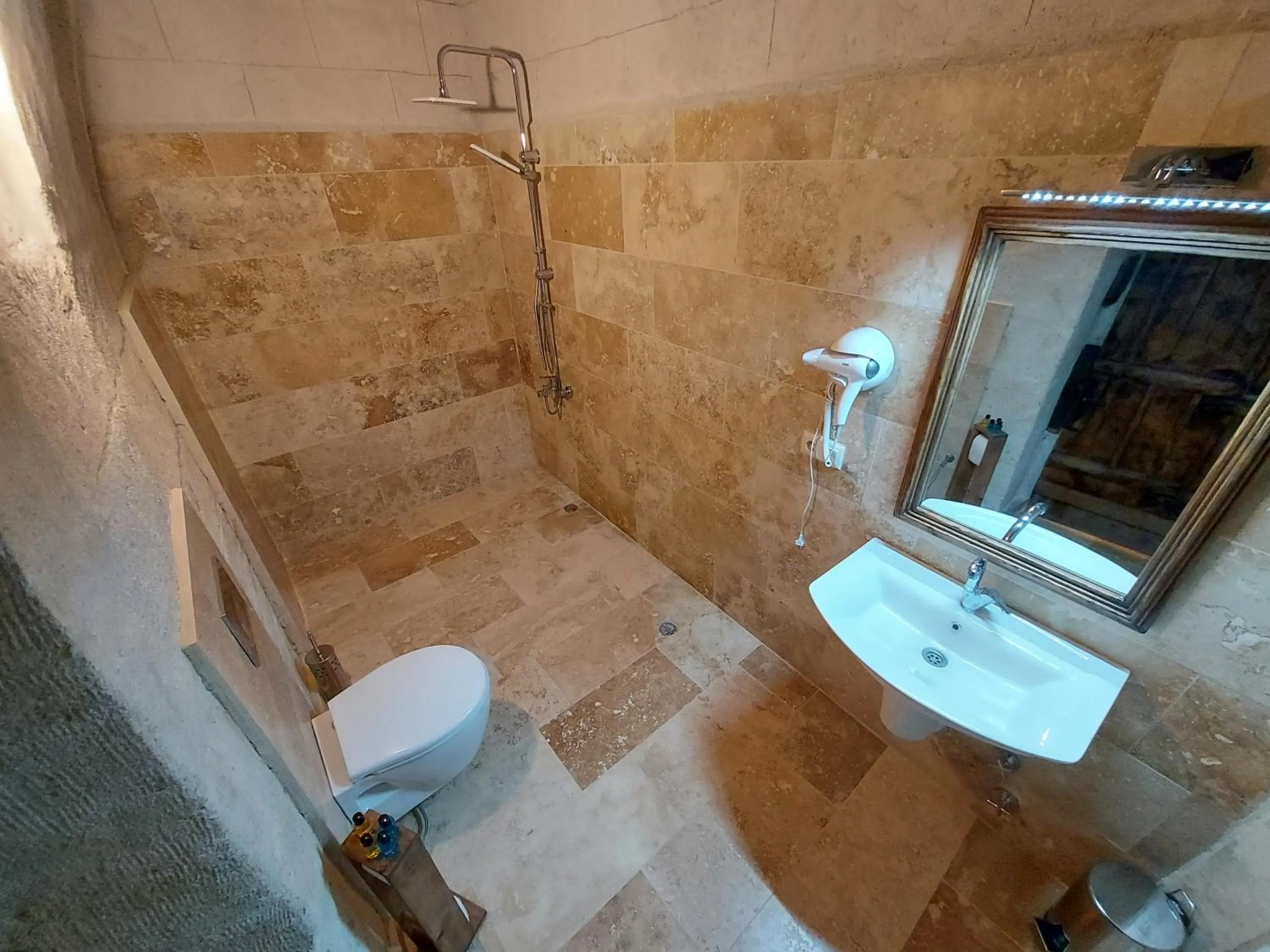 Toilet in ARMEsos Cave Hotel