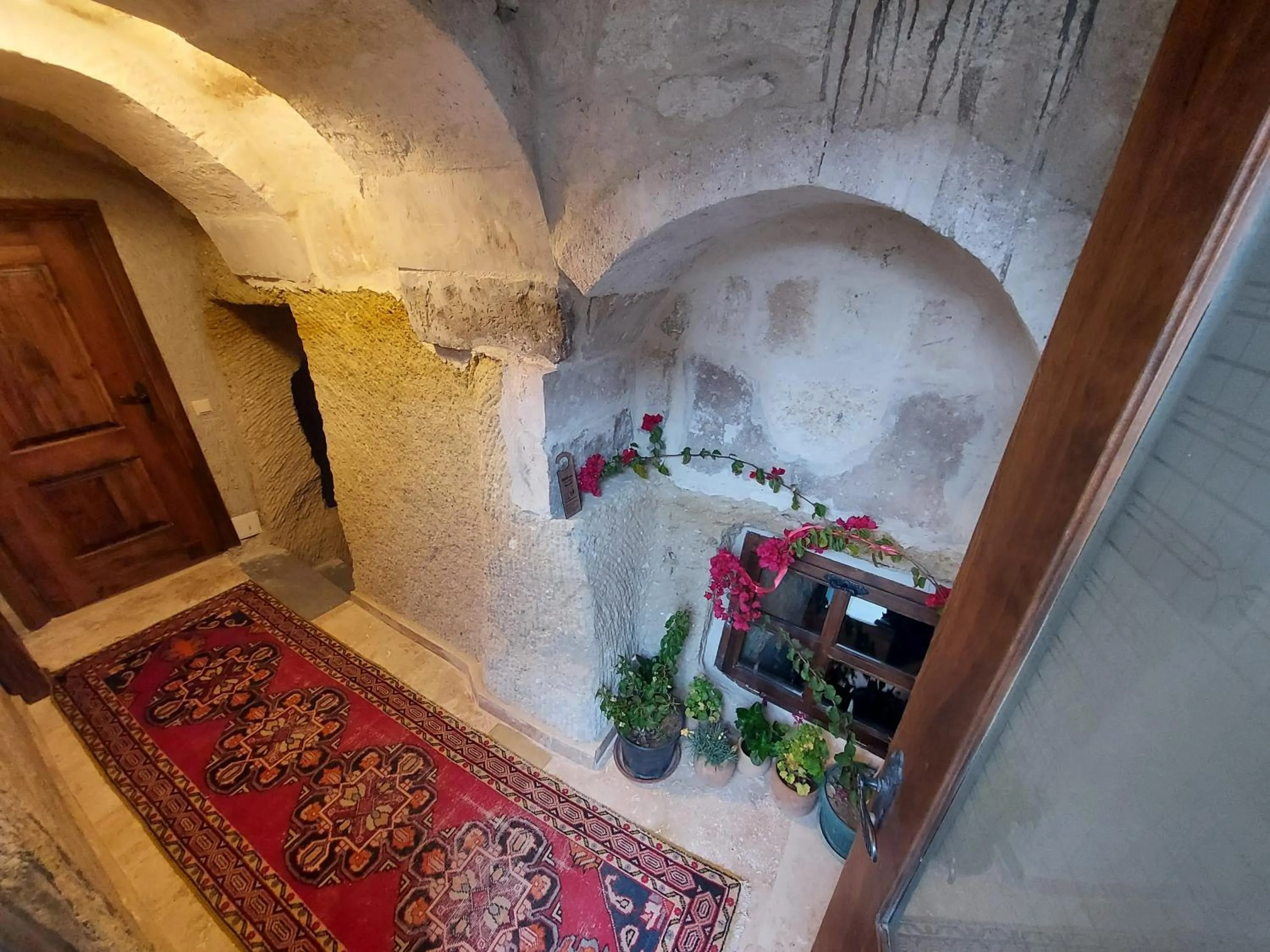 Facade/entrance in ARMEsos Cave Hotel