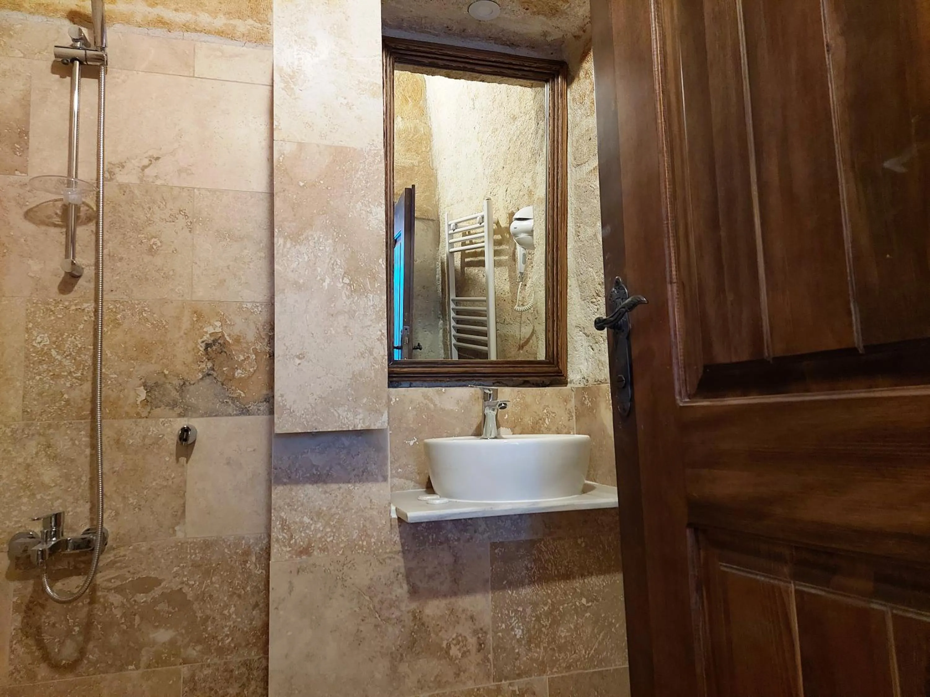 Toilet in ARMEsos Cave Hotel