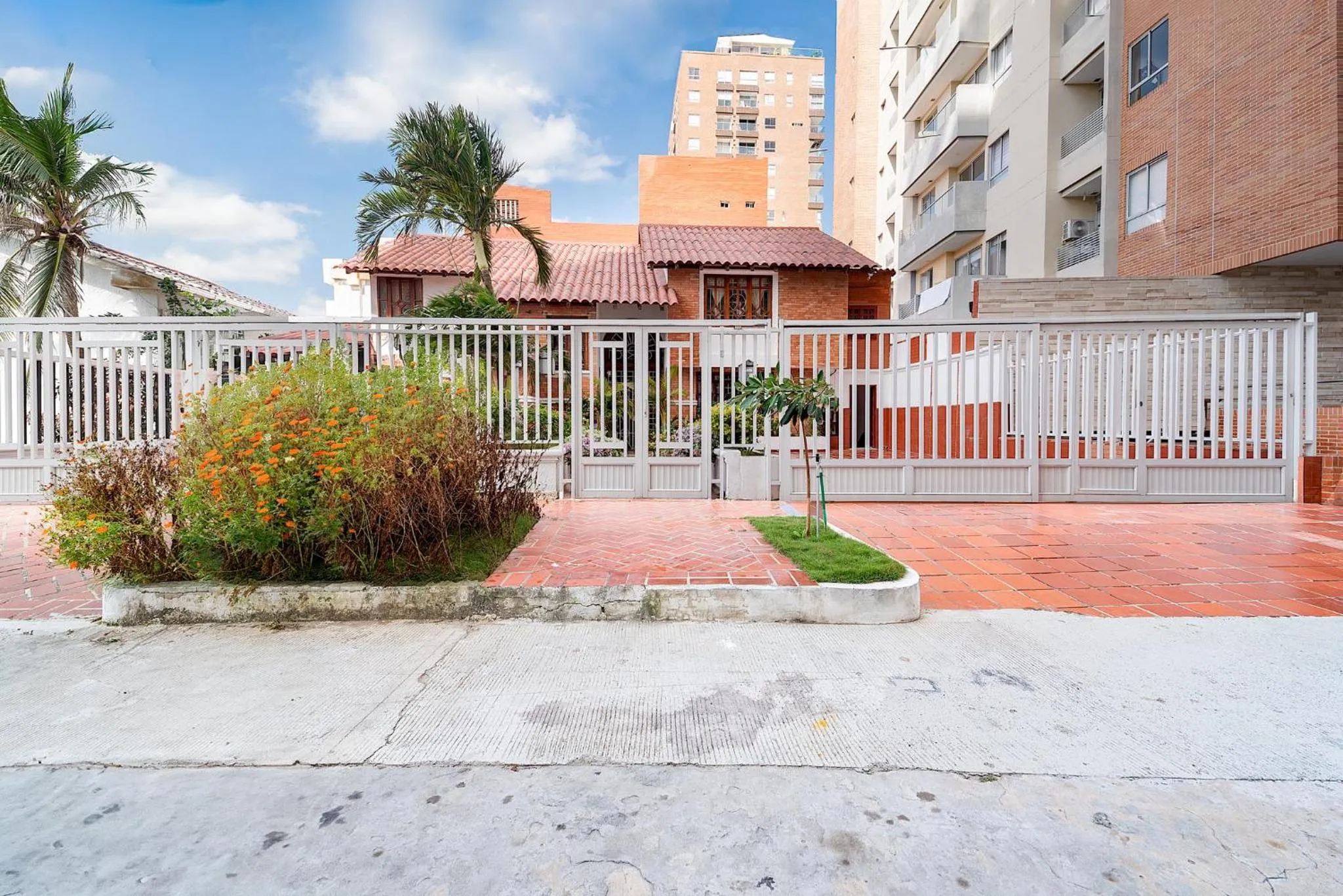 Property building in Villa Santos Apartaestudios