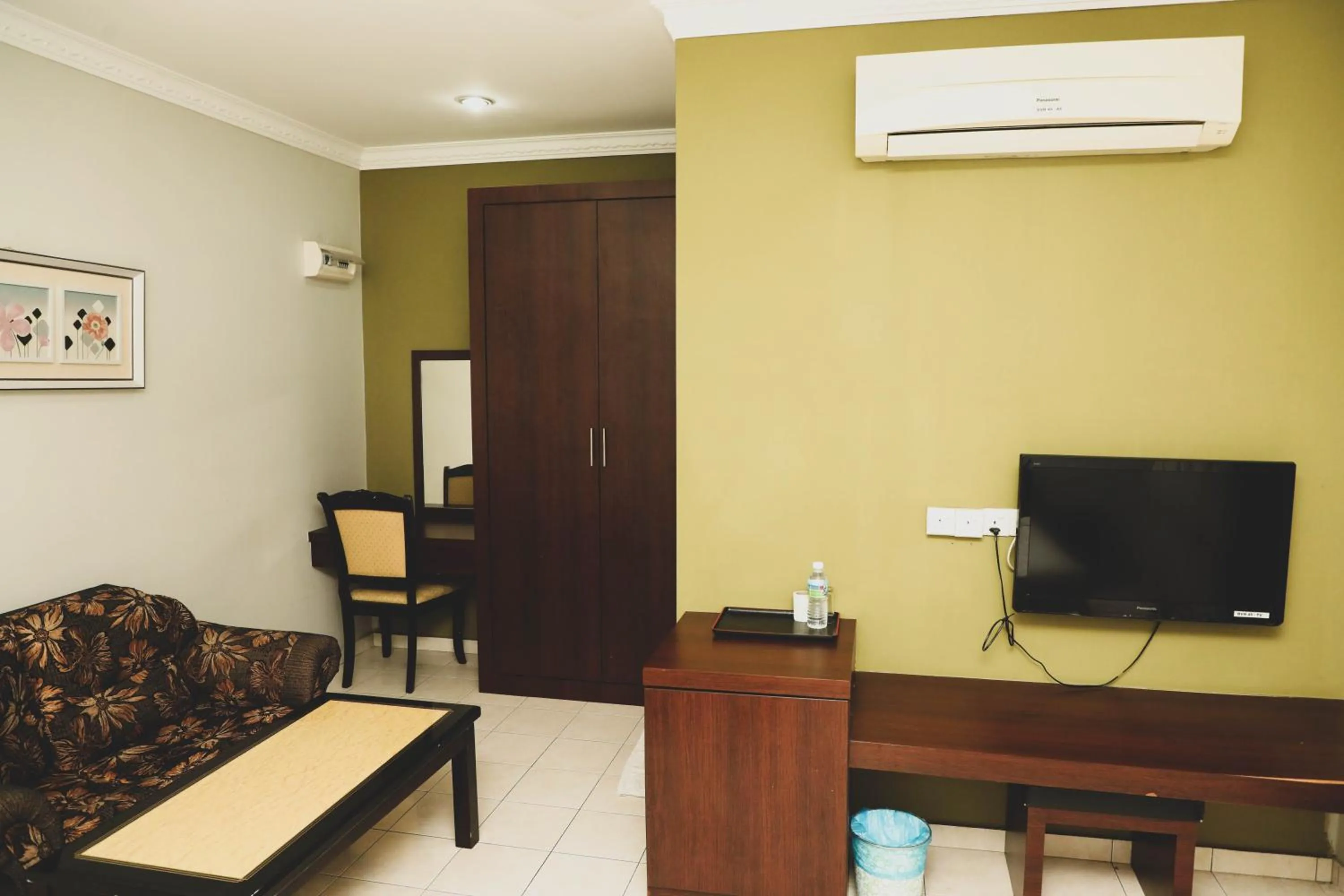 Communal lounge/ TV room in Bayu View Hotel Klang