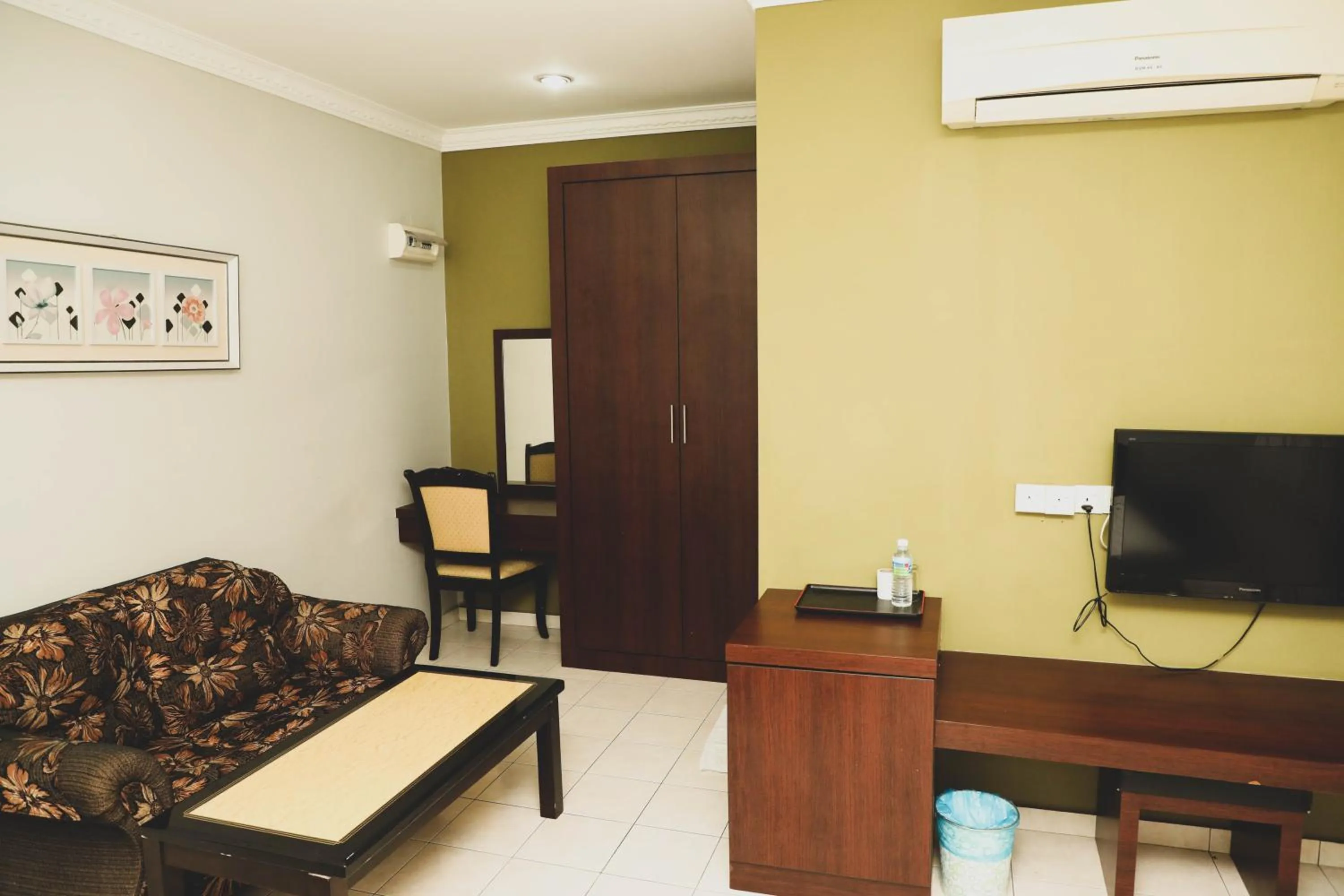 Communal lounge/ TV room in Bayu View Hotel Klang