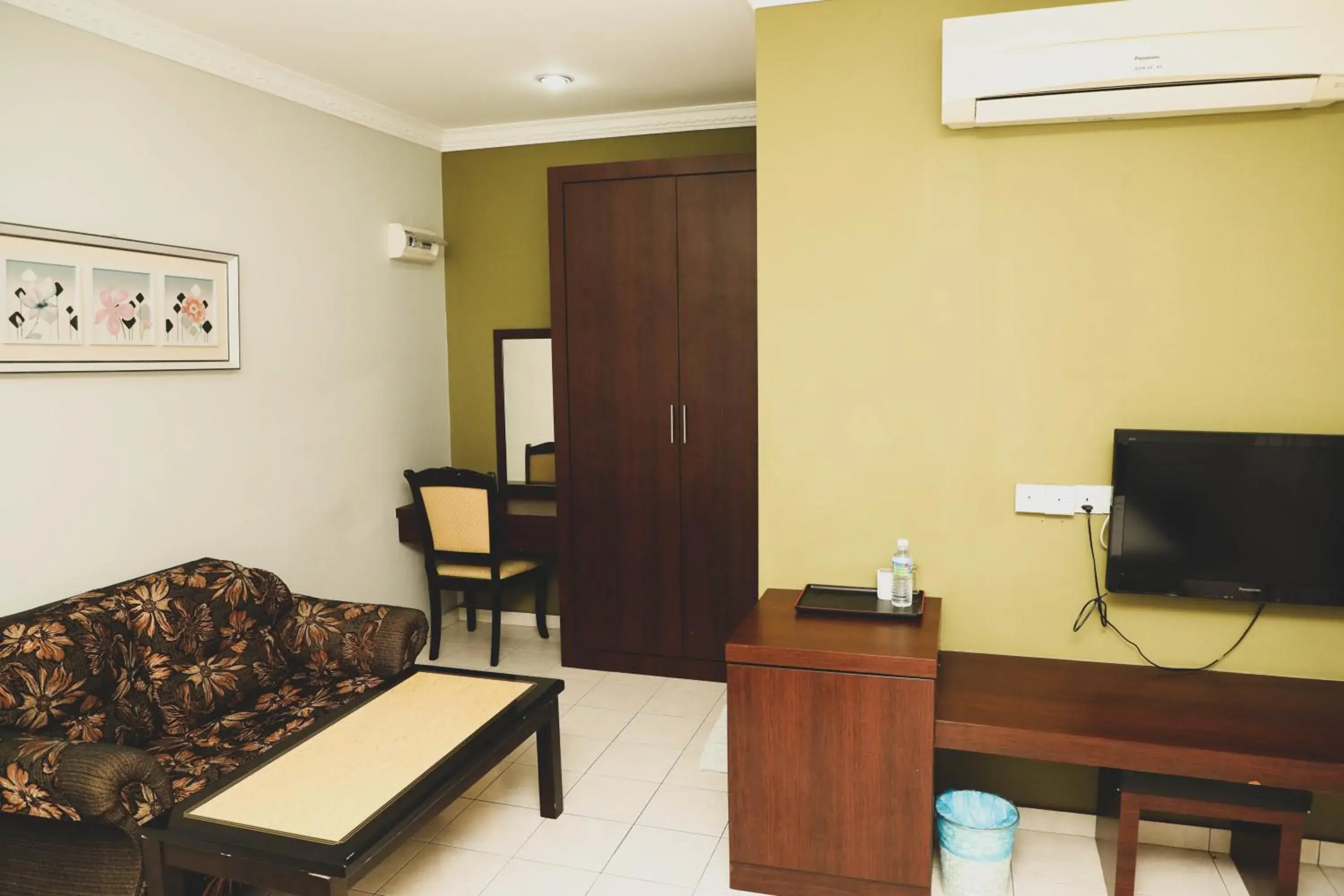 Communal lounge/ TV room in Bayu View Hotel Klang Communal lounge/ TV room in Bayu View Hotel Klang