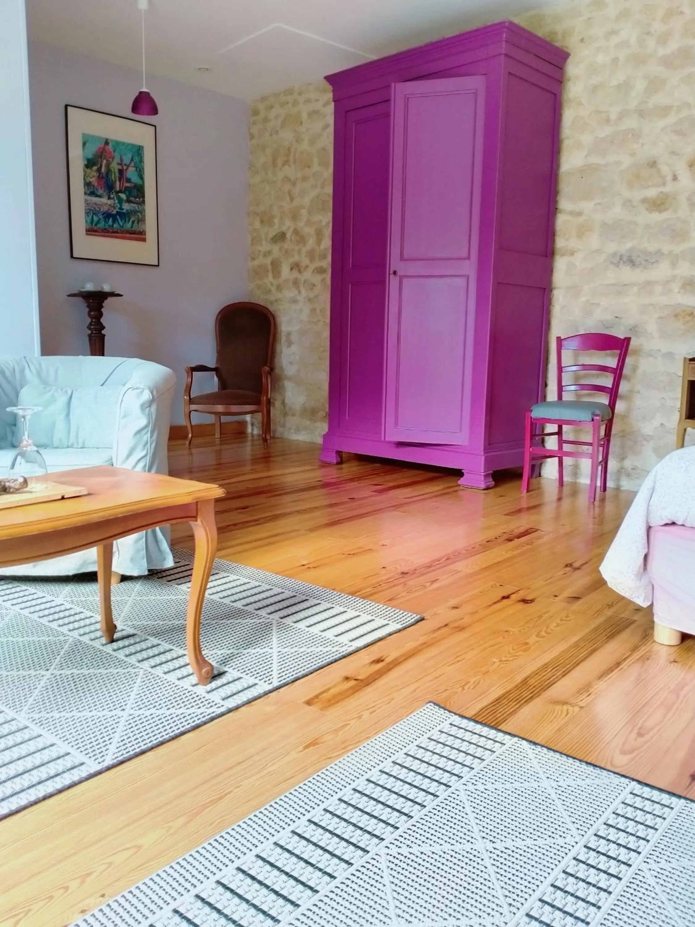 Photo of the whole room in La Cadournaise