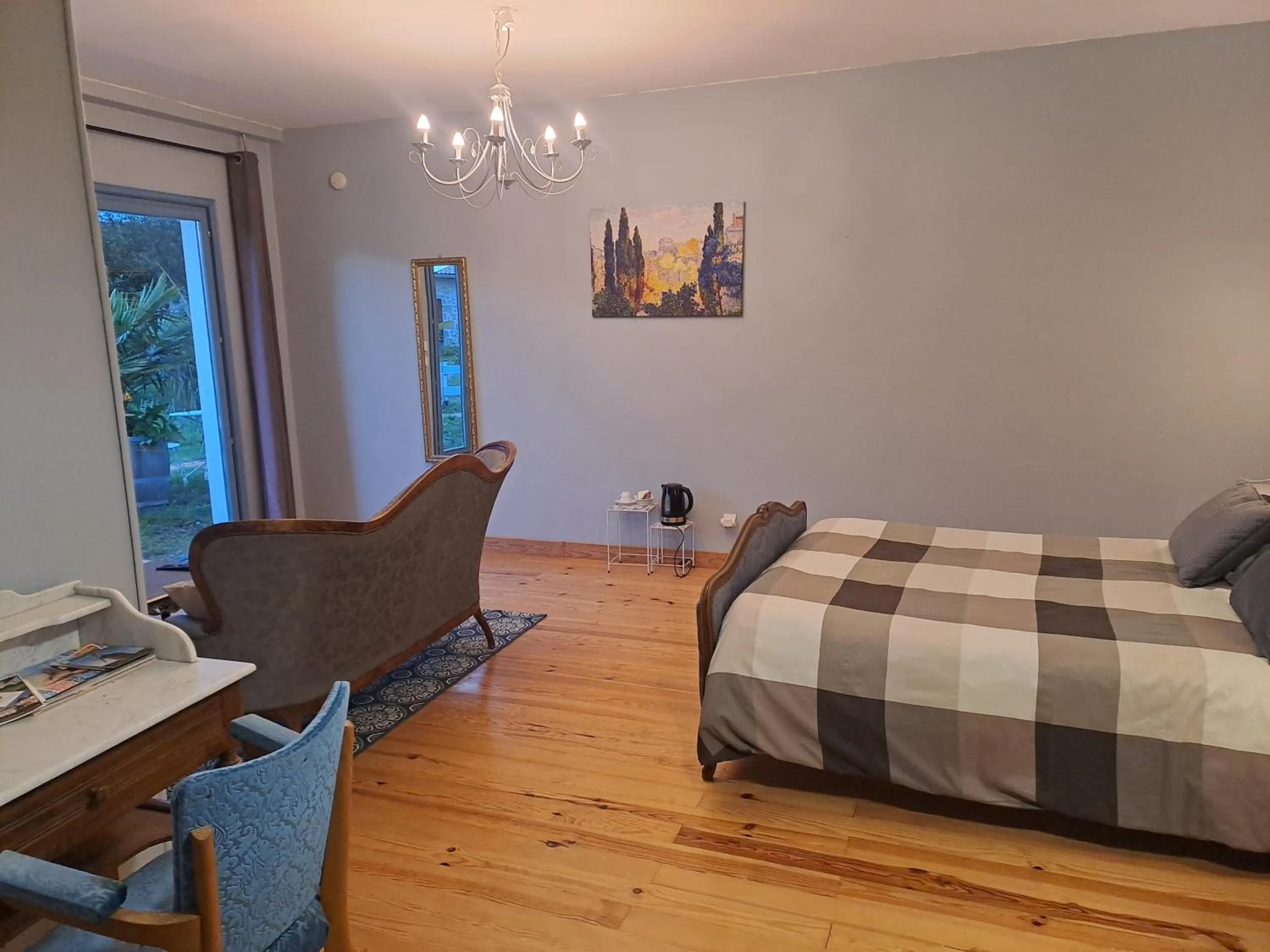 Bedroom, Bed in La Cadournaise