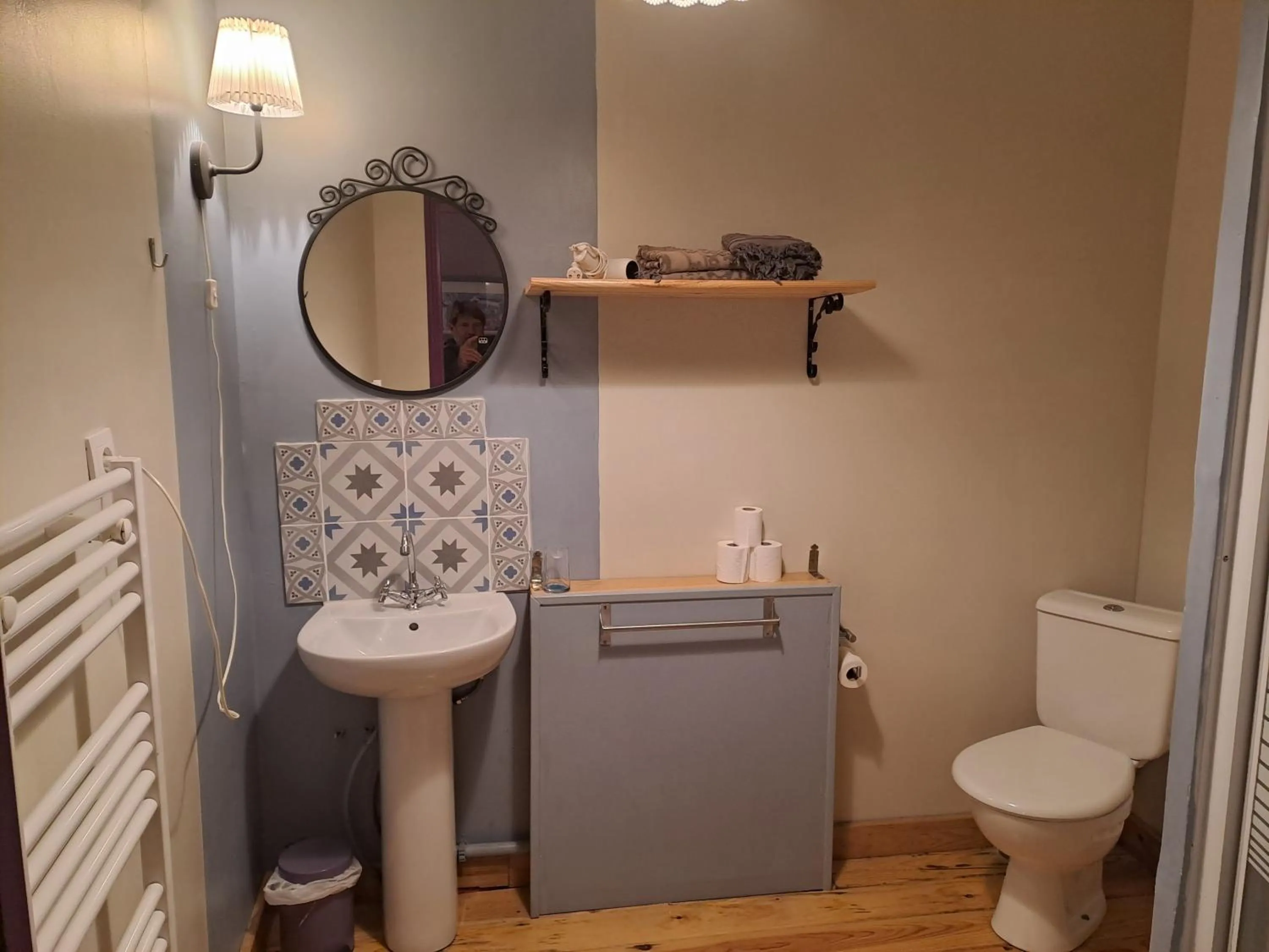 Bathroom in La Cadournaise