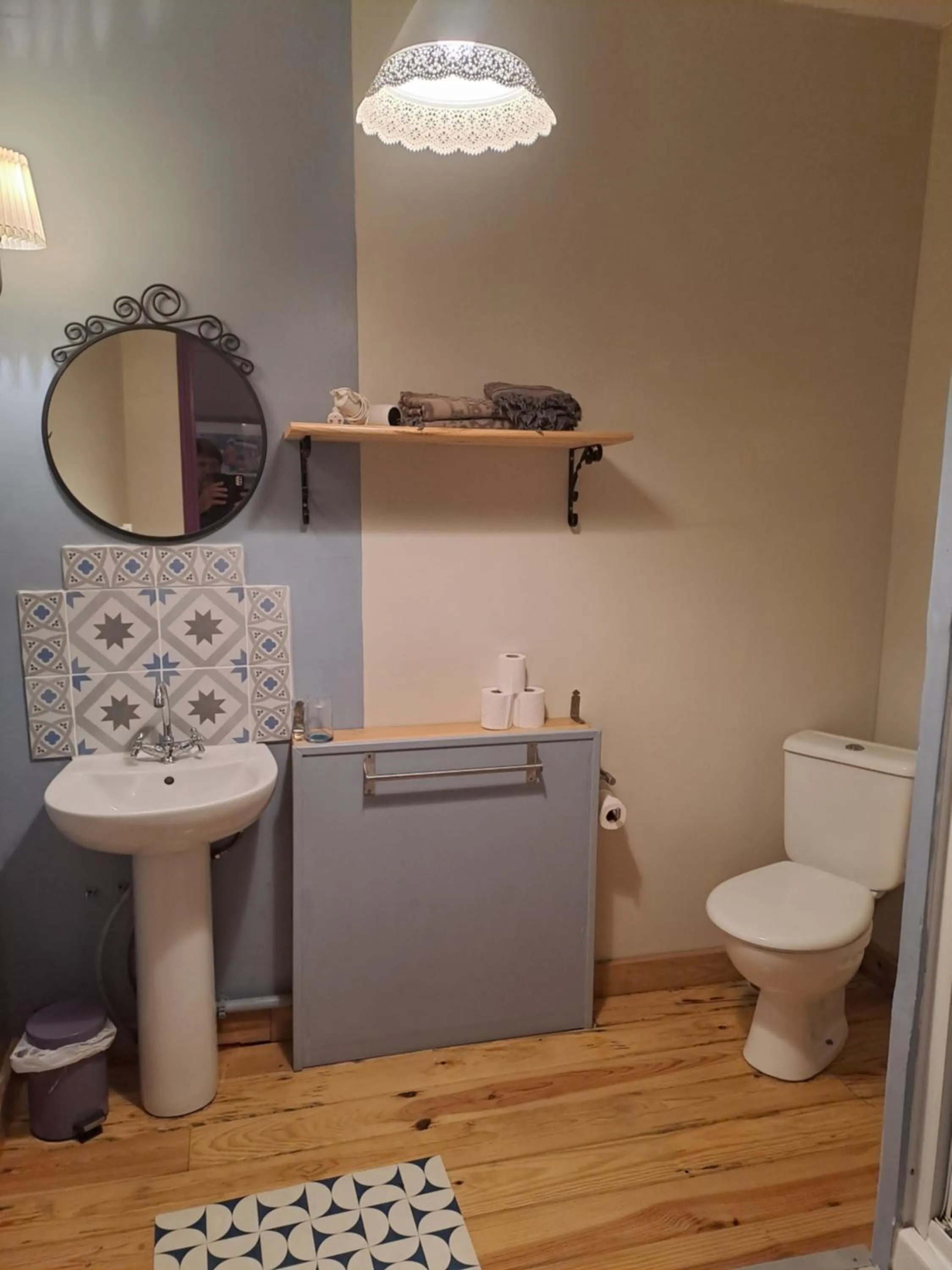 Toilet in La Cadournaise