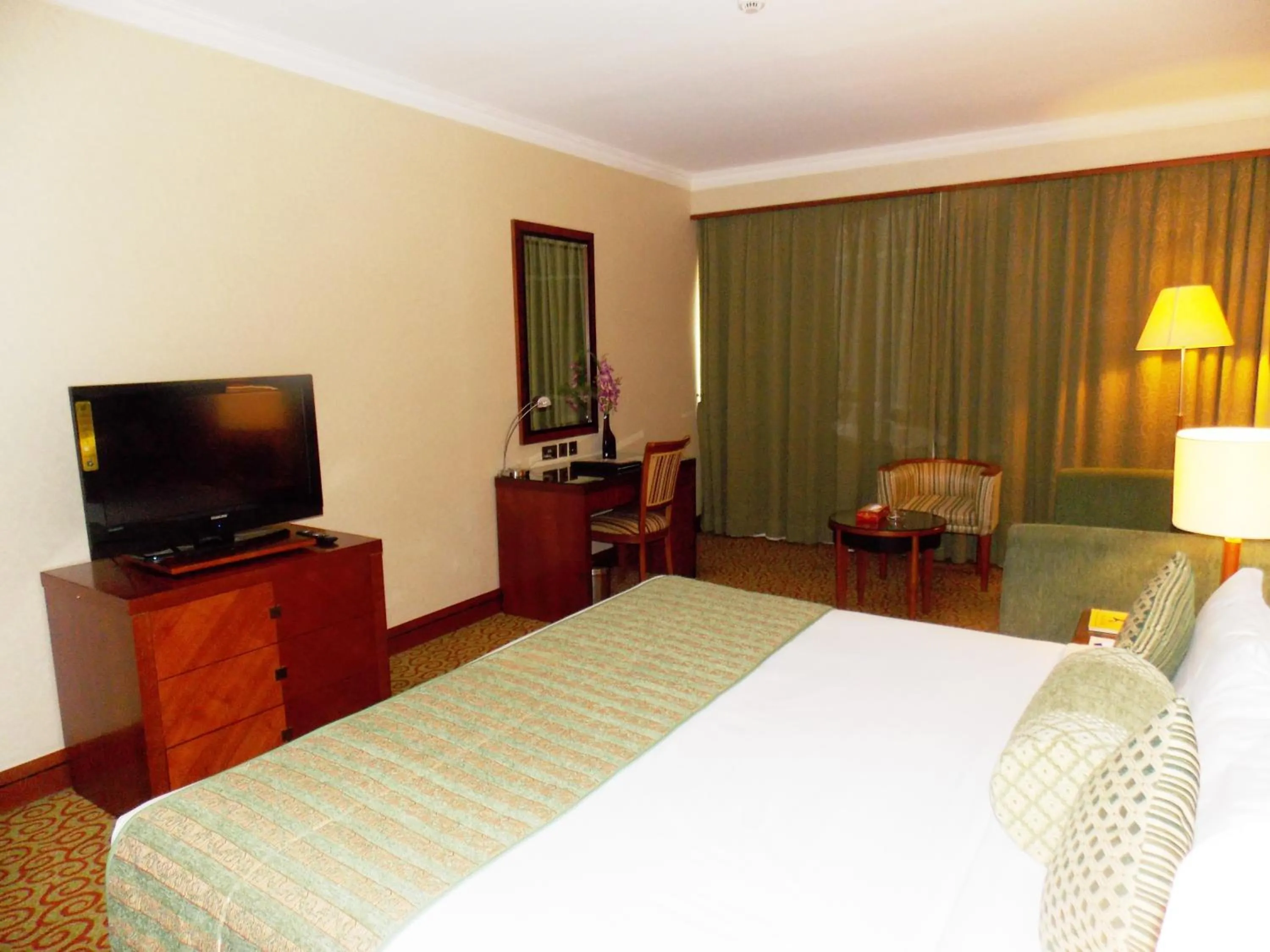 TV and multimedia, Bed in Ramee Royal Hotel