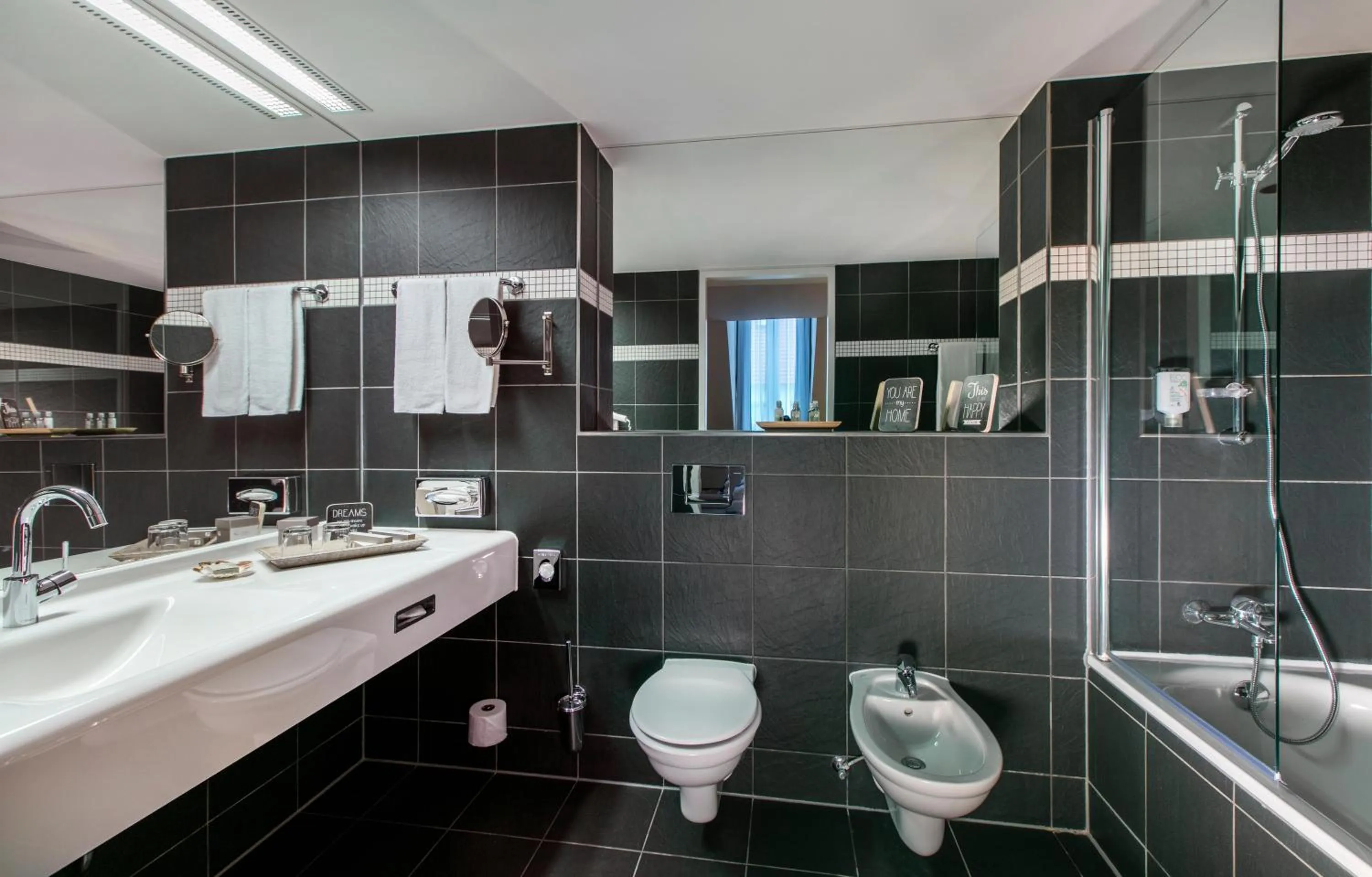 Shower in ARCOTEL Camino Stuttgart