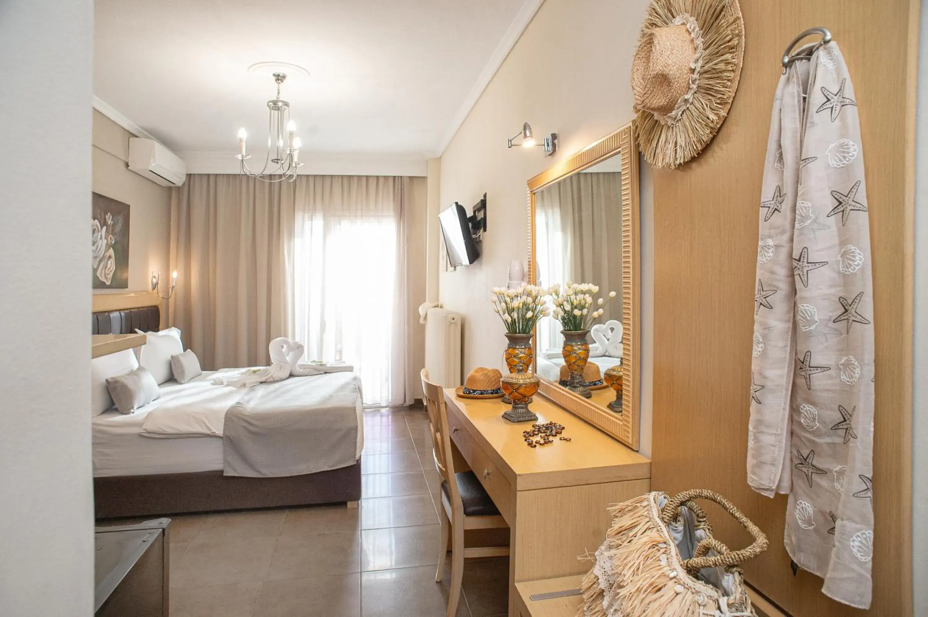 Basic Triple Room in Hotel Pithari Basic Triple Room in Hotel Pithari