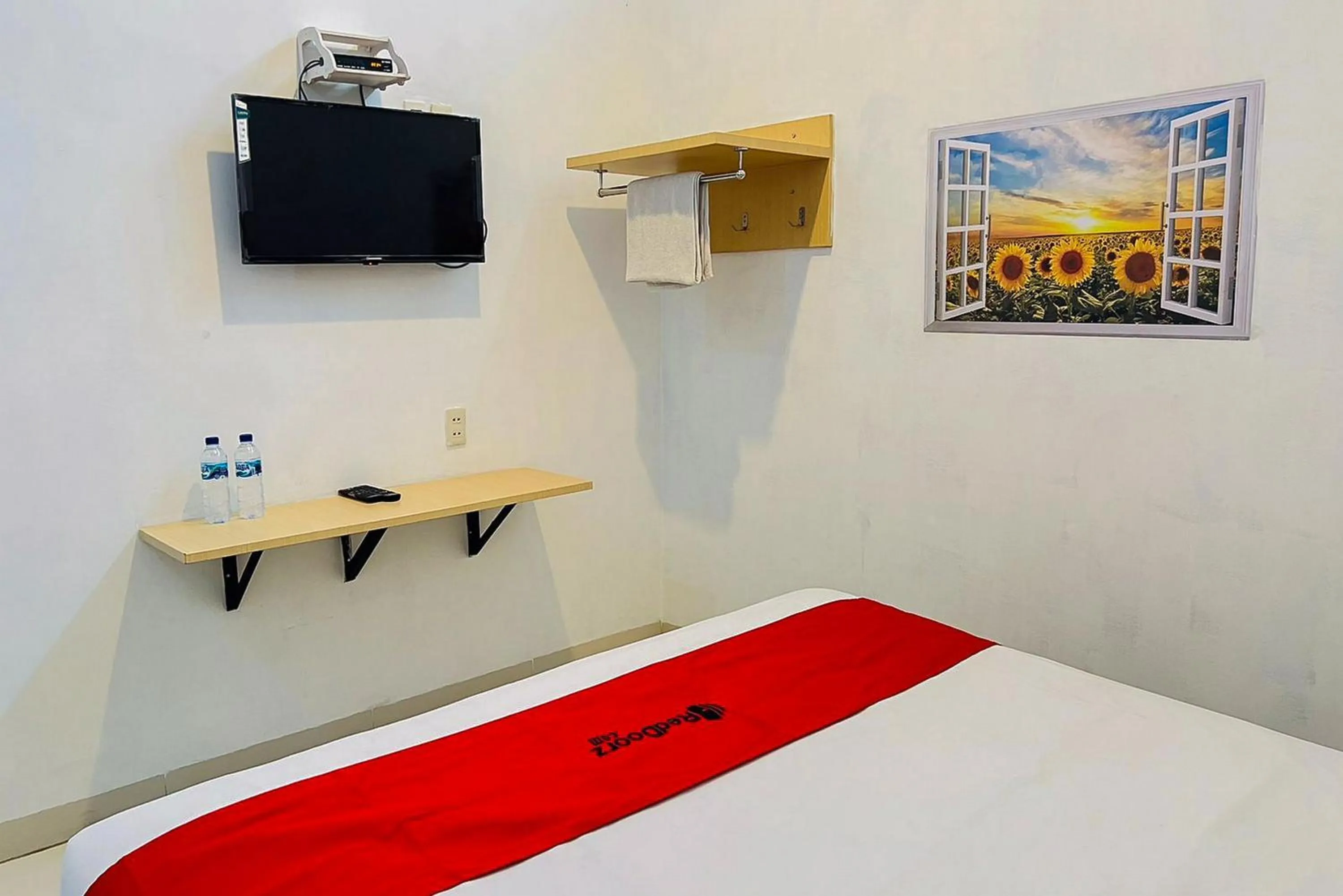 Bedroom, Bed in RedDoorz At Damai Guest House Kabanjahe