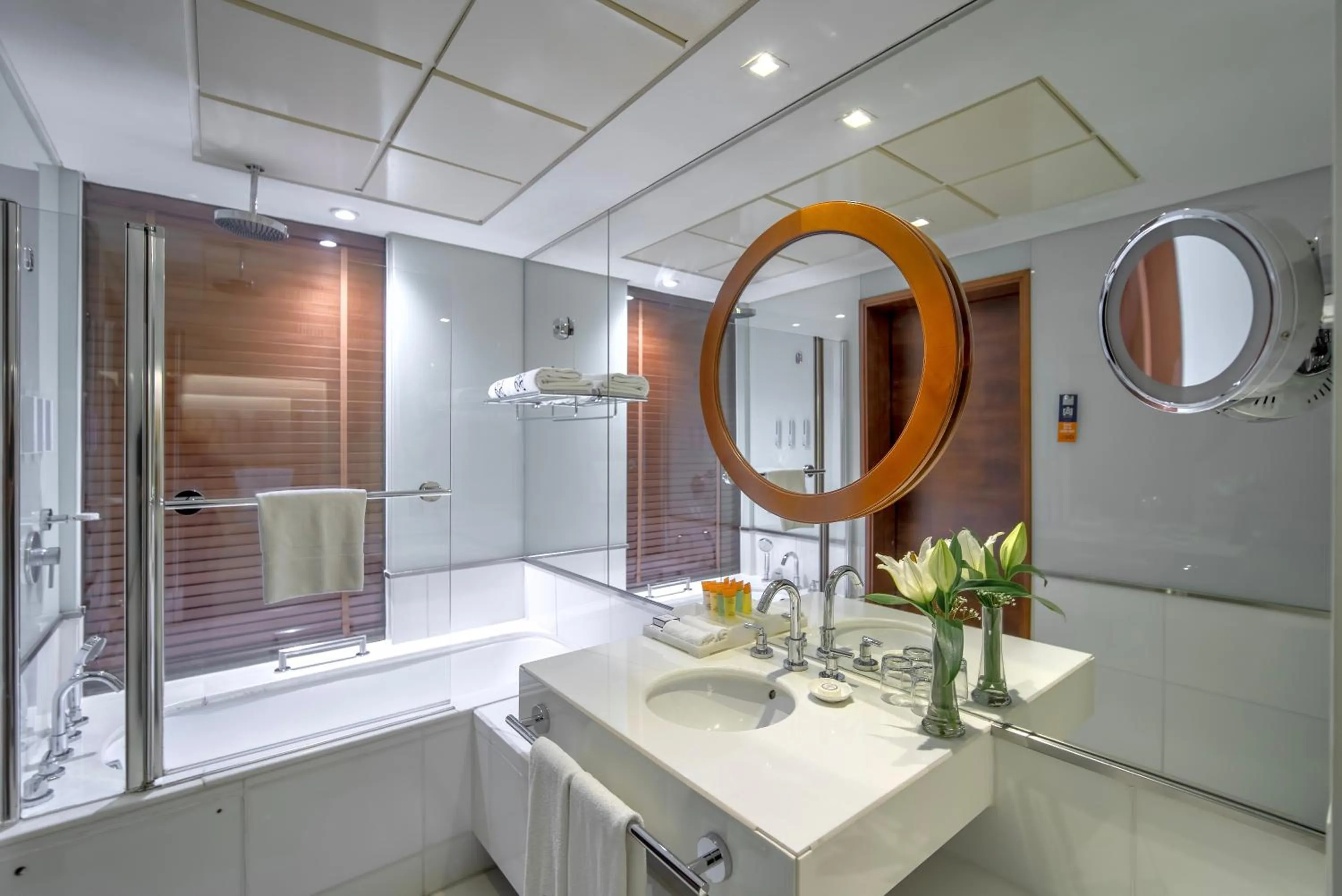 Bathroom in Majestic Premier Hotel Burdubai