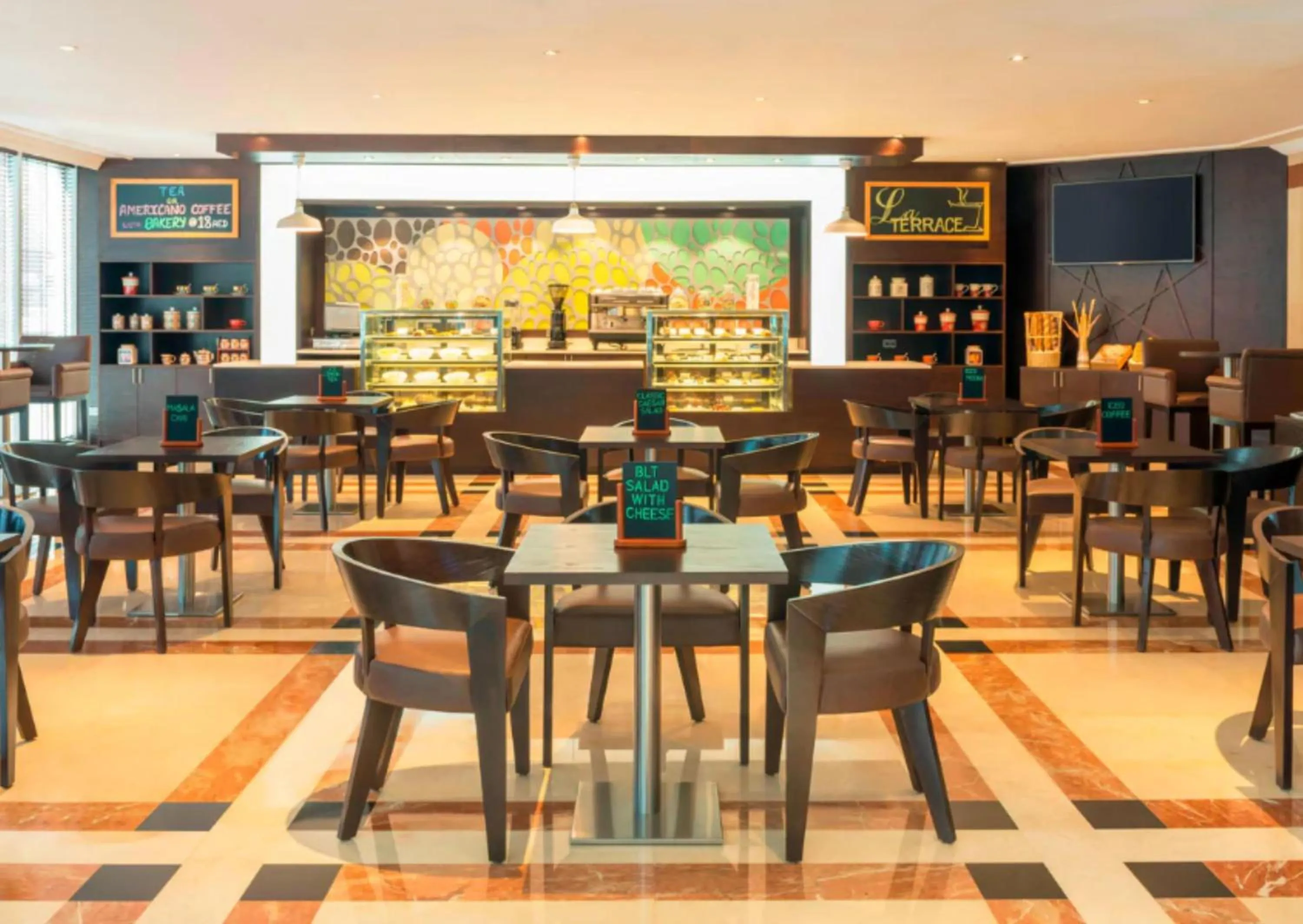 Restaurant/places to eat in Majestic Premier Hotel Burdubai