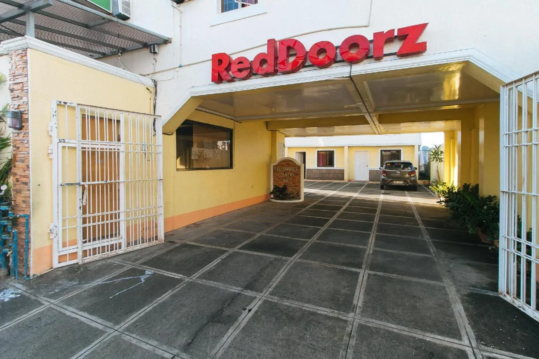 Property building in RedDoorz near SM Batangas City Property building in RedDoorz near SM Batangas City