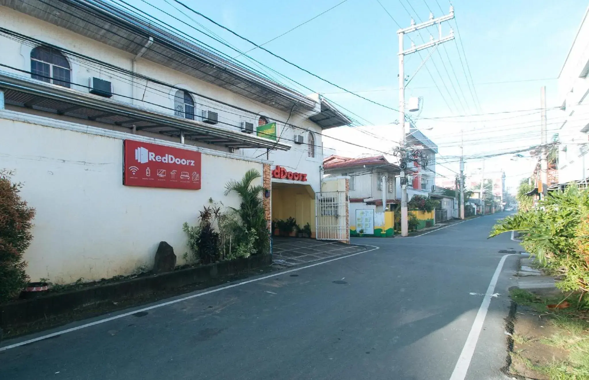 Property building in RedDoorz near SM Batangas City Property building in RedDoorz near SM Batangas City