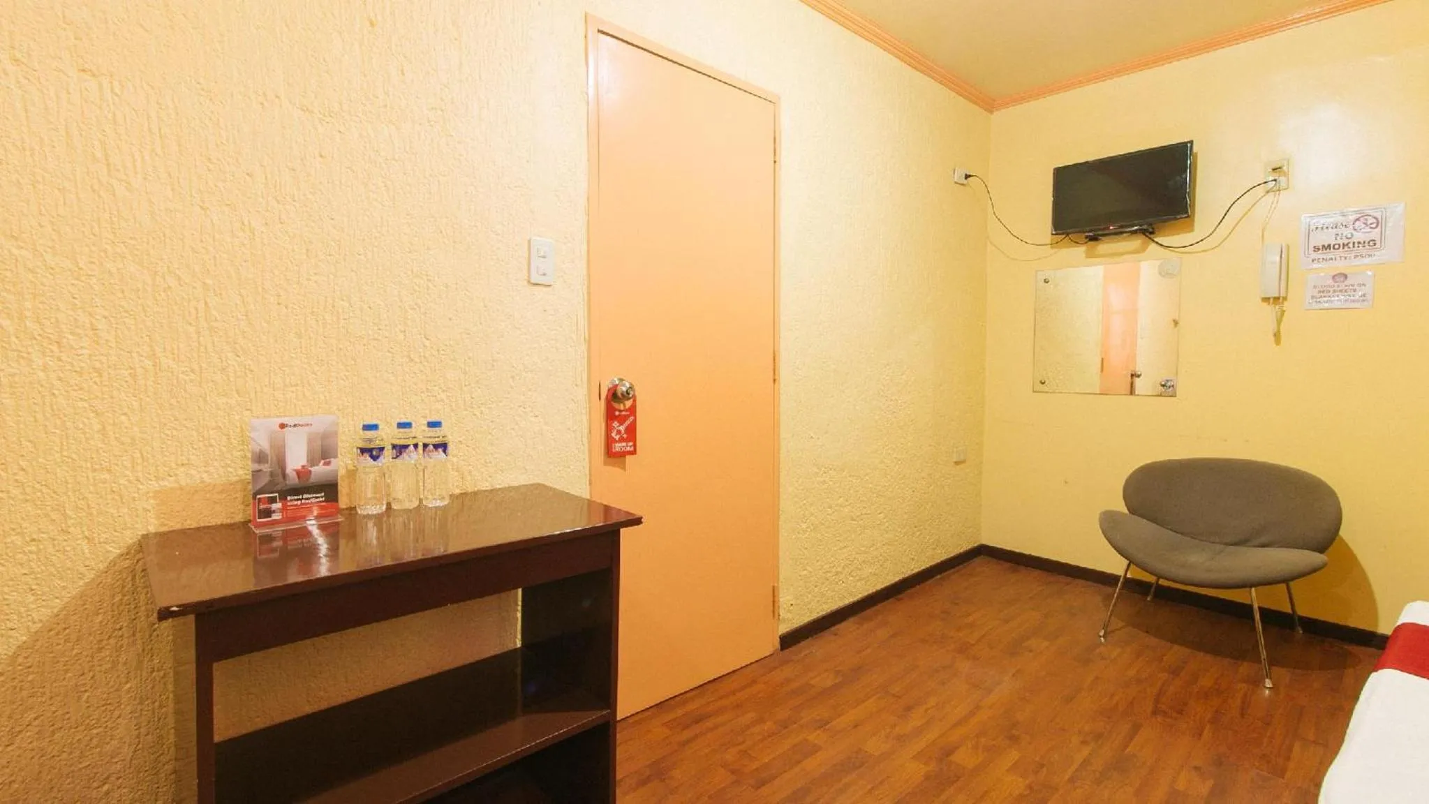 Seating area in RedDoorz near SM Batangas City