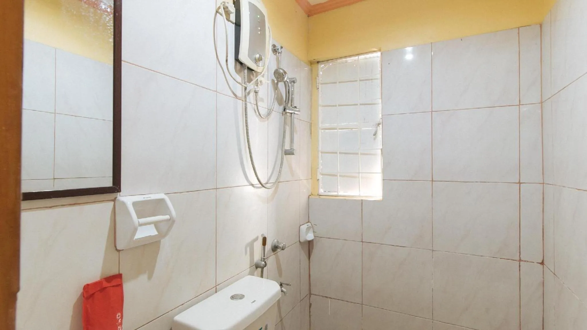 Shower in RedDoorz near SM Batangas City