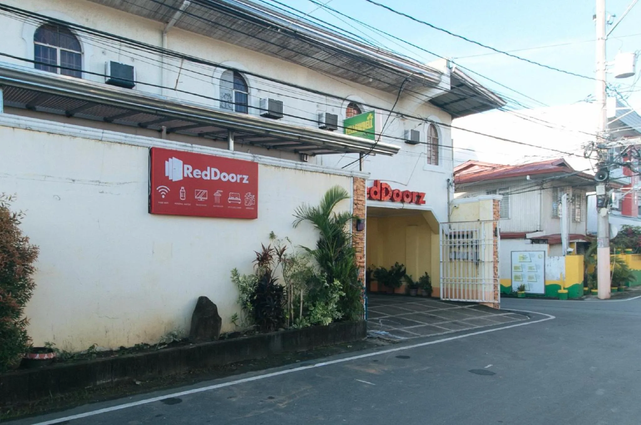Property building in RedDoorz near SM Batangas City
