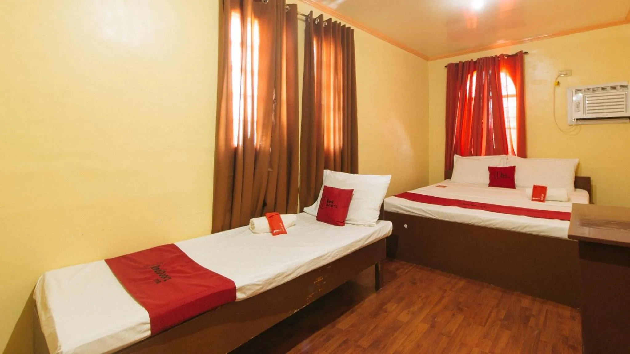 Bed in RedDoorz near SM Batangas City