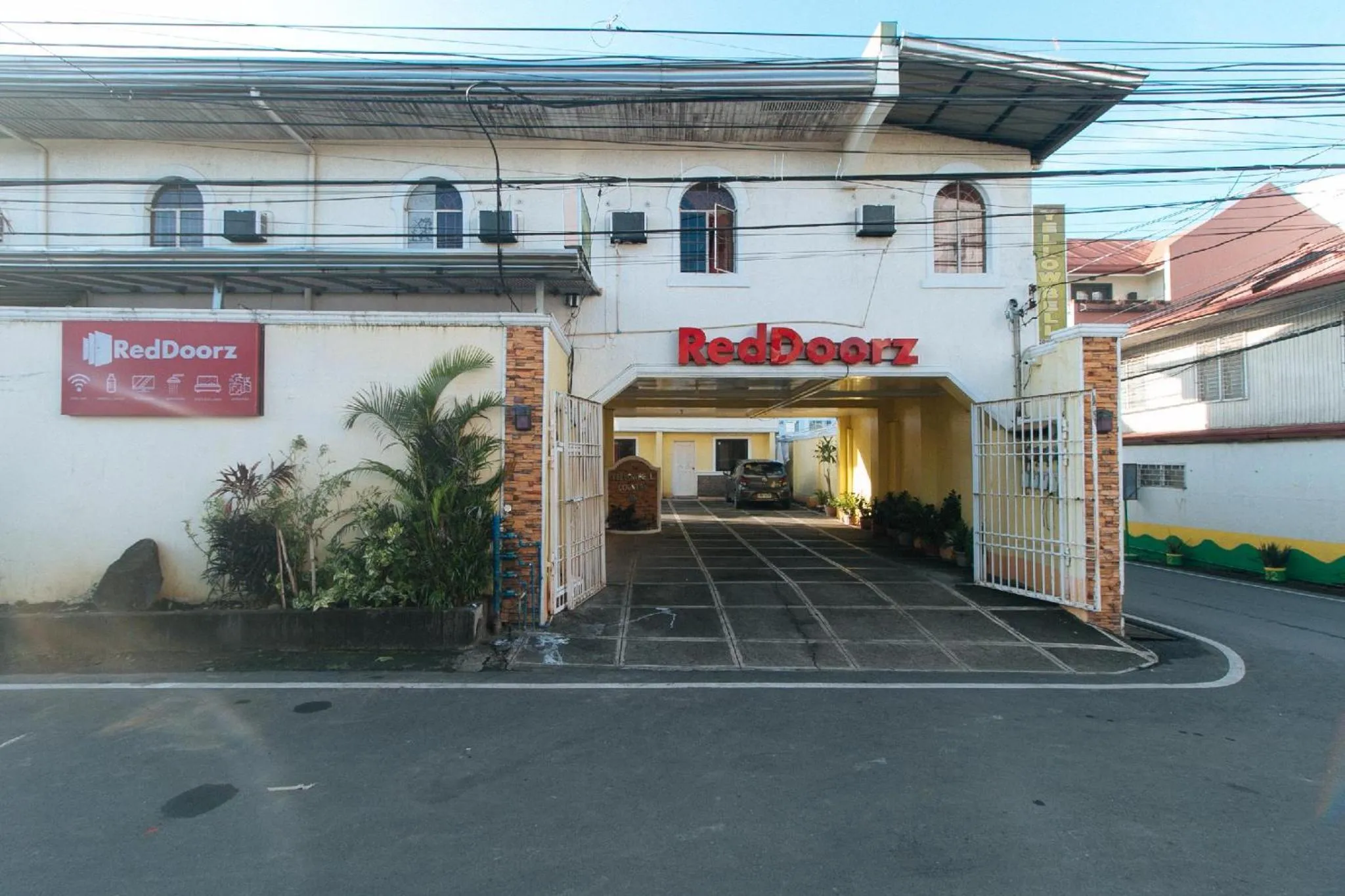 Property building in RedDoorz near SM Batangas City
